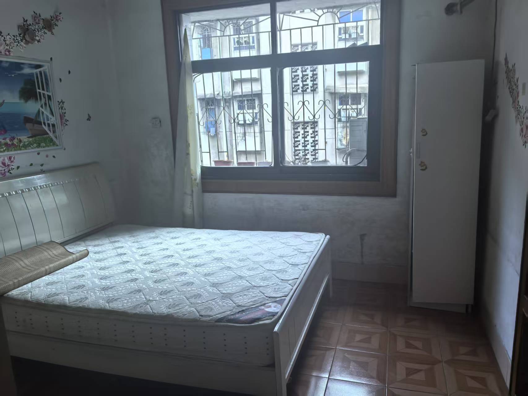 李家冲一村(杉木塘火电小区) 2室1厅1卫 16.8万 李家冲一村(杉木塘火电小区) 2室1厅1卫 16.8万室内图