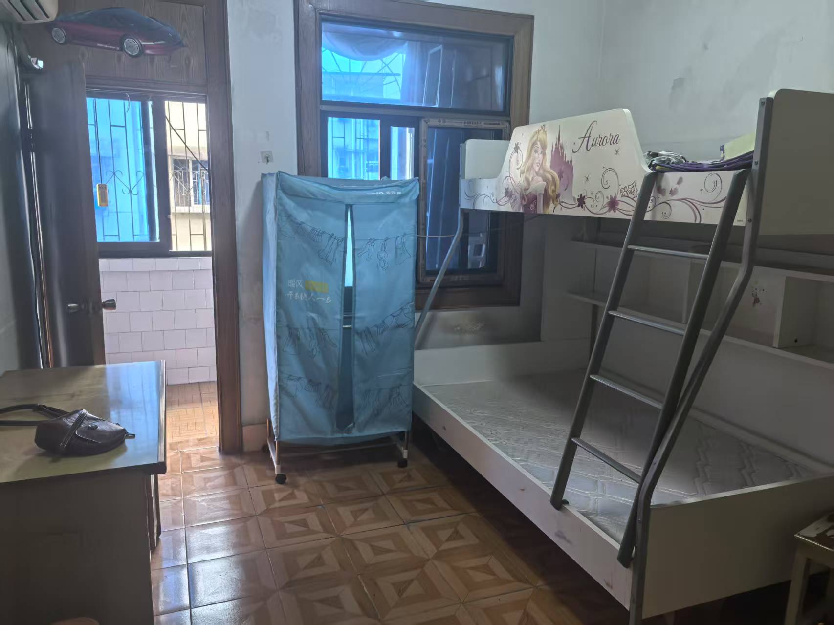 李家冲一村(杉木塘火电小区) 2室1厅1卫 16.8万 李家冲一村(杉木塘火电小区) 2室1厅1卫 16.8万室内图