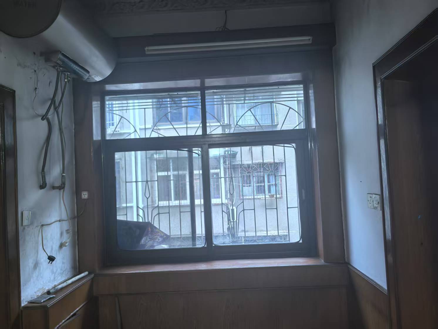 李家冲一村(杉木塘火电小区) 2室1厅1卫 16.8万 李家冲一村(杉木塘火电小区) 2室1厅1卫 16.8万室内图