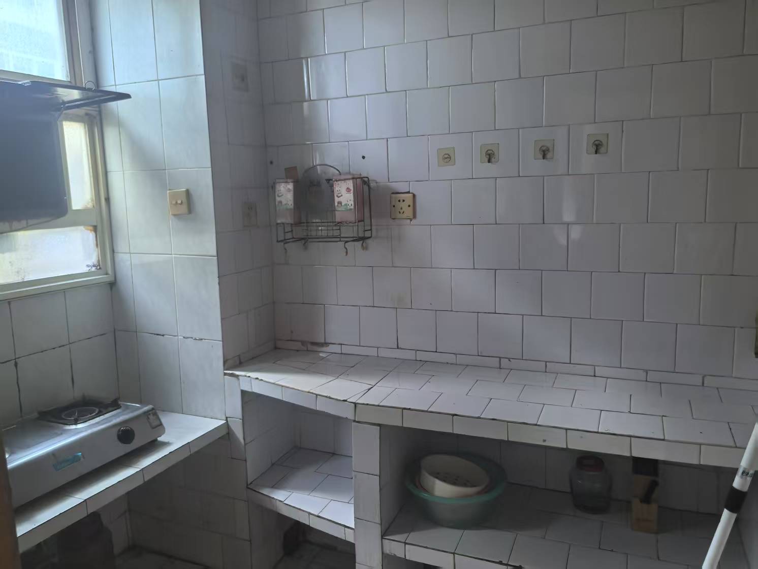 李家冲一村(杉木塘火电小区) 2室1厅1卫 16.8万 李家冲一村(杉木塘火电小区) 2室1厅1卫 16.8万室内图