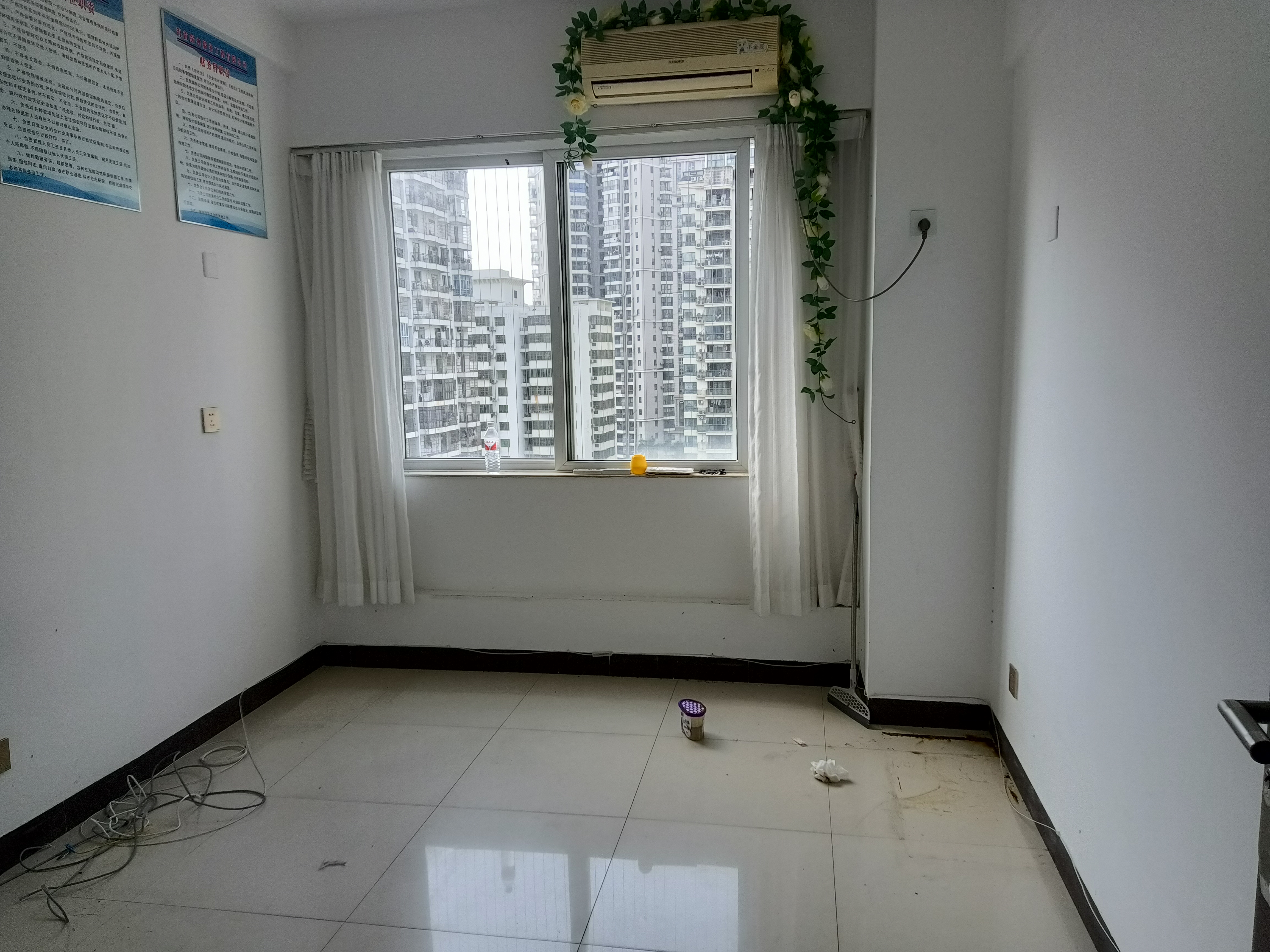 环海大厦 3室2厅2卫 2600.0元/月 环海大厦 3室2厅2卫 2600.0元/月室内图