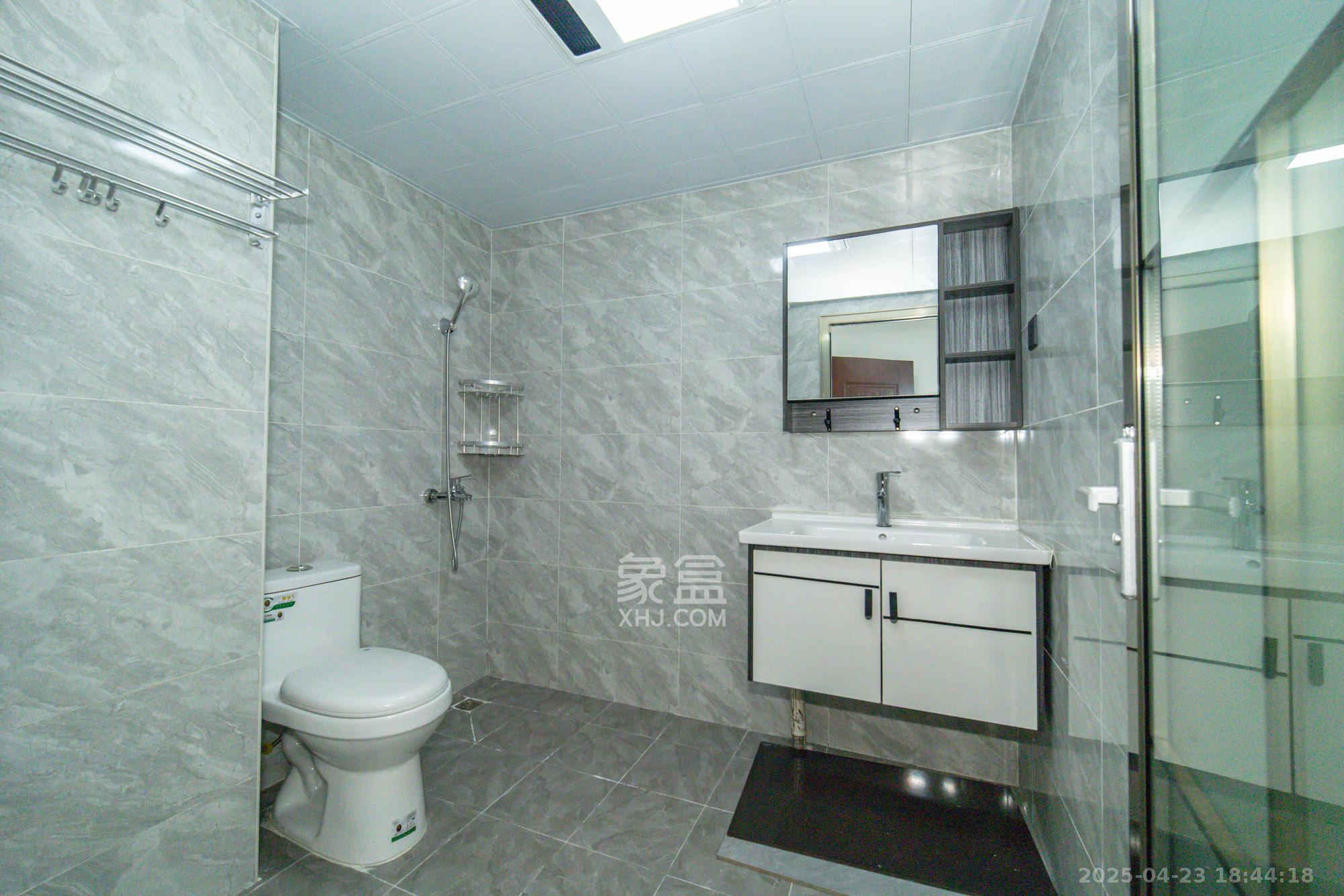 湘绣城 3室2厅2卫 69.8万 湘绣城 3室2厅2卫 69.8万卫生间