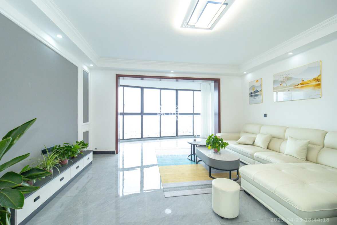 湘绣城 3室2厅2卫 69.8万 湘绣城 3室2厅2卫 69.8万客厅