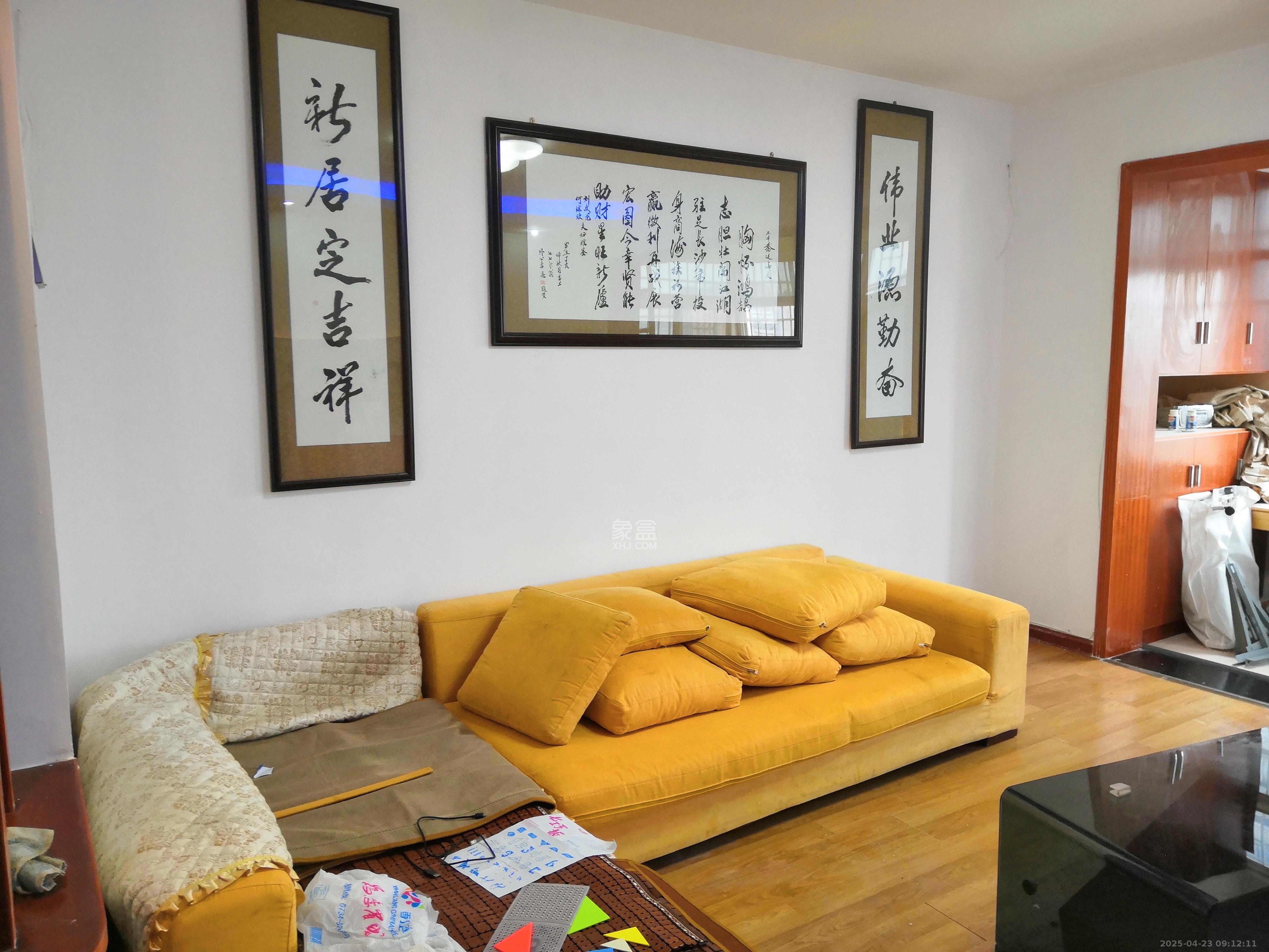鑫天芙蓉  3室2厅2卫   2200.00元/月室内图1