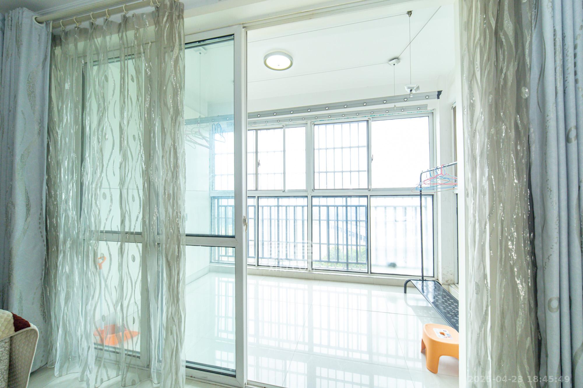 紫晶城  3室2厅2卫    86.0万 紫晶城  3室2厅2卫    86.0万阳台