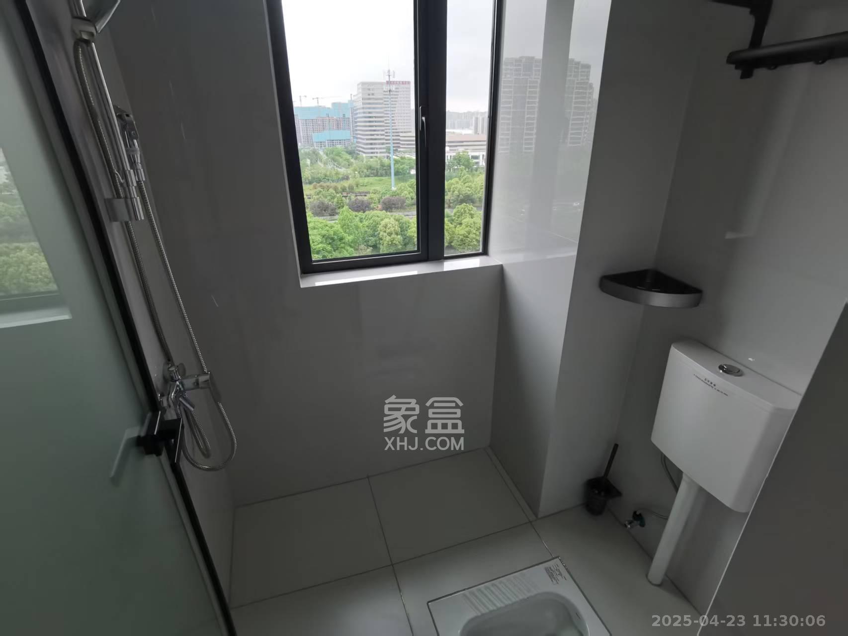 洋湖明园二期  3室2厅2卫   2400.00元/月室内图