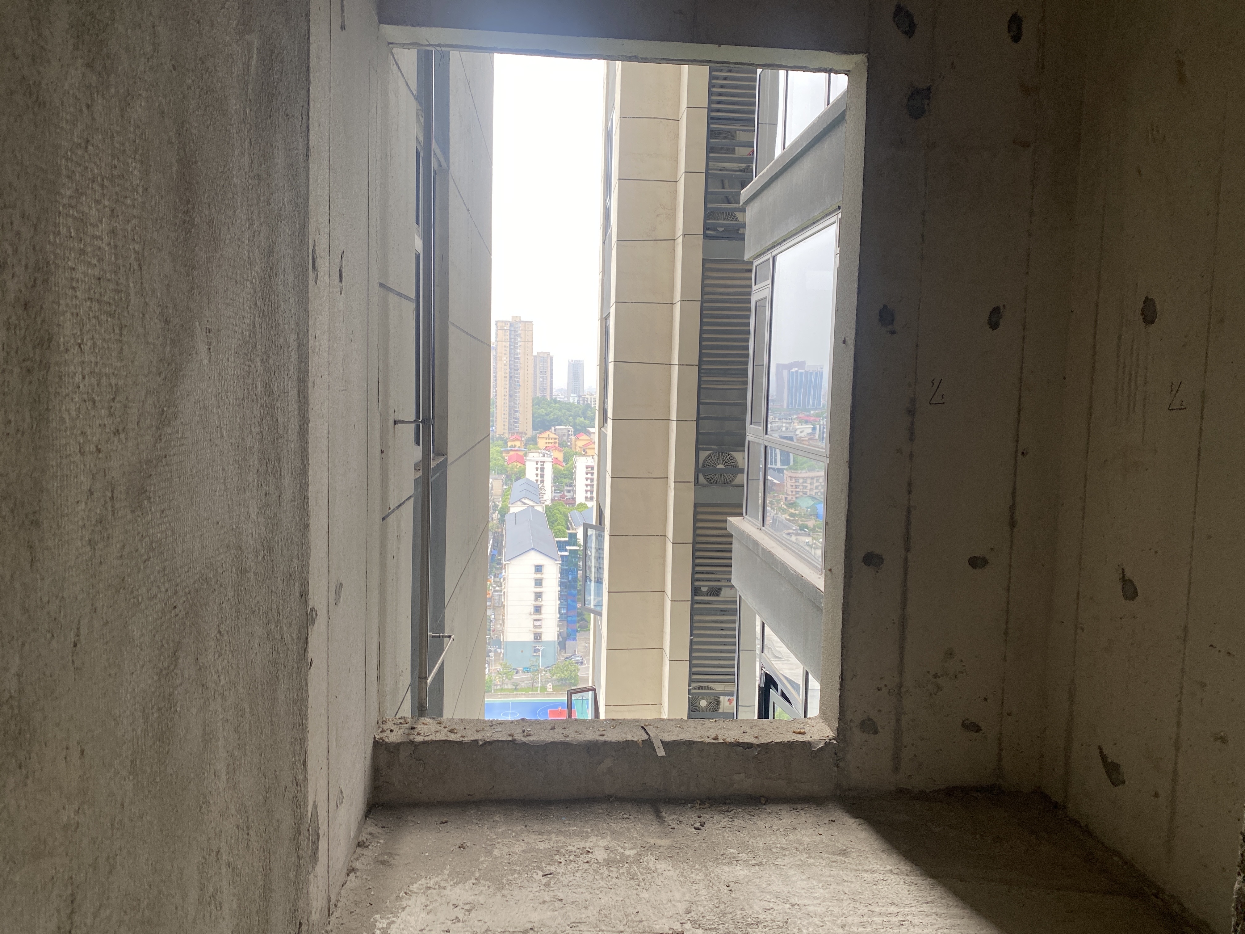 青春里  3室2厅2卫    136.0万 青春里  3室2厅2卫    136.0万客厅