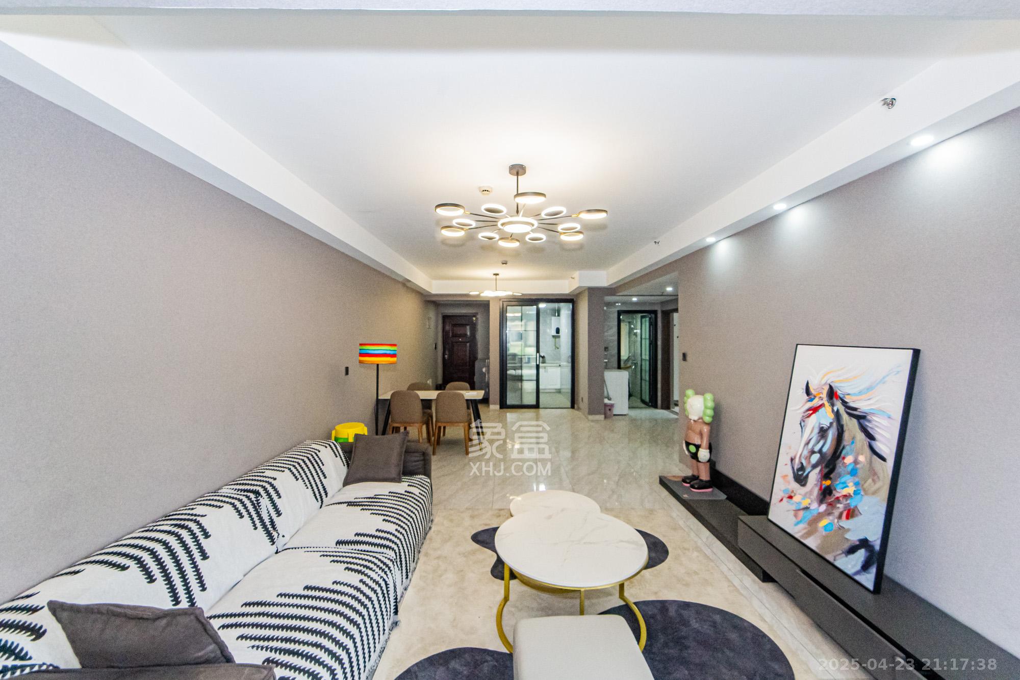 北辰三角洲E7区 3室2厅2卫 142.0万 北辰三角洲E7区 3室2厅2卫 142.0万客厅