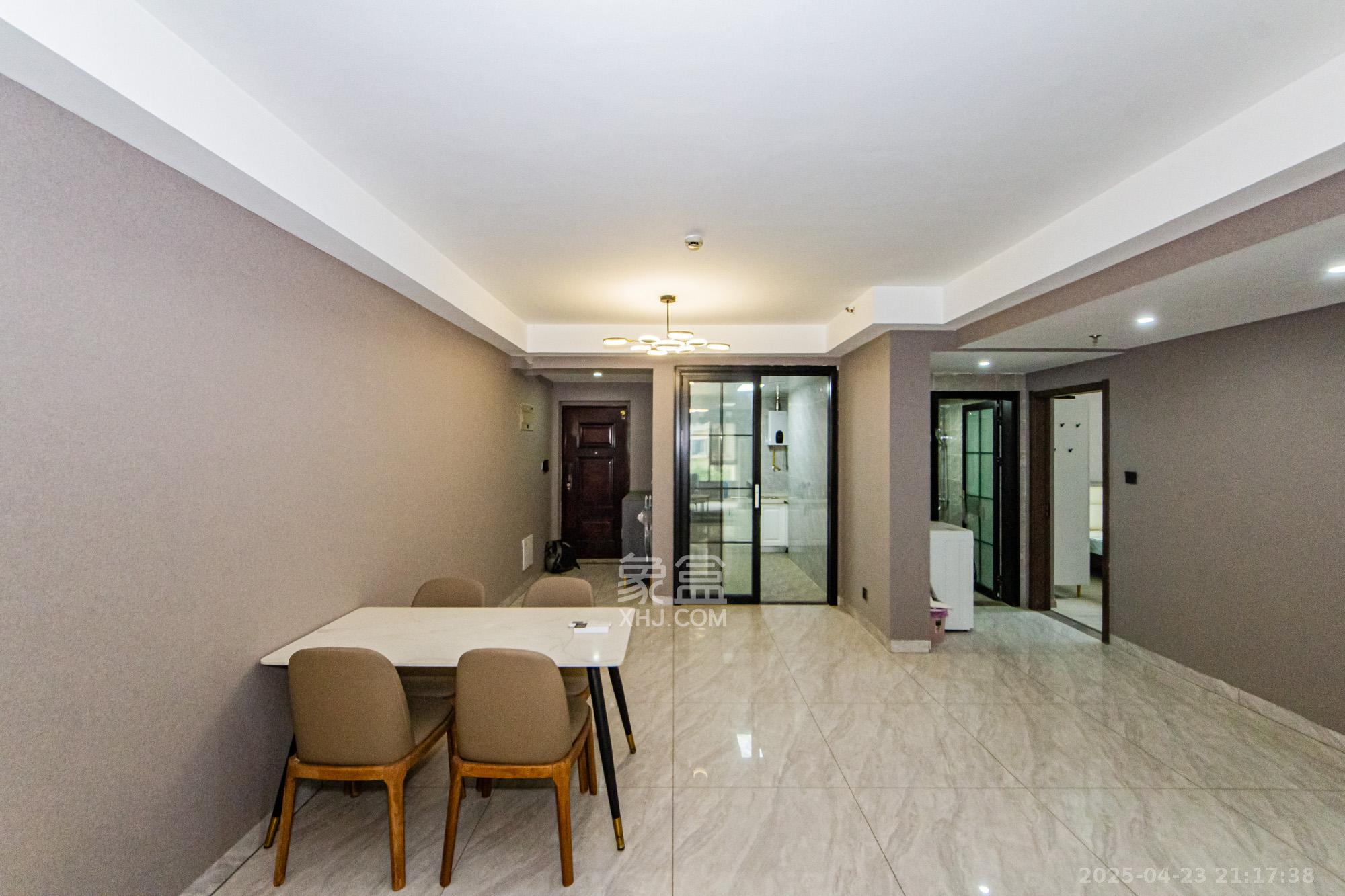 北辰三角洲E7区 3室2厅2卫 142.0万 北辰三角洲E7区 3室2厅2卫 142.0万客厅