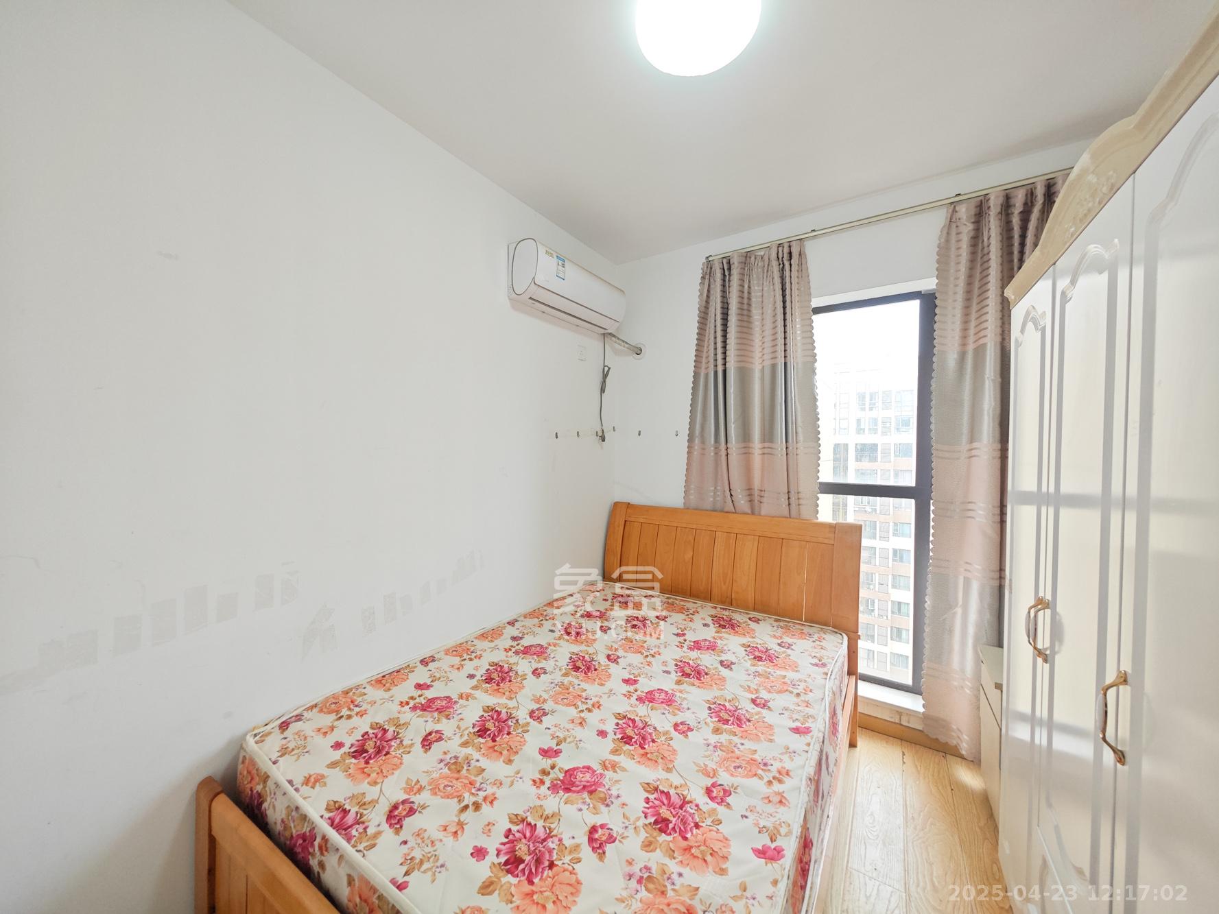 卓越蔚蓝城邦 3室2厅2卫 75.0万 卓越蔚蓝城邦 3室2厅2卫 75.0万卧室