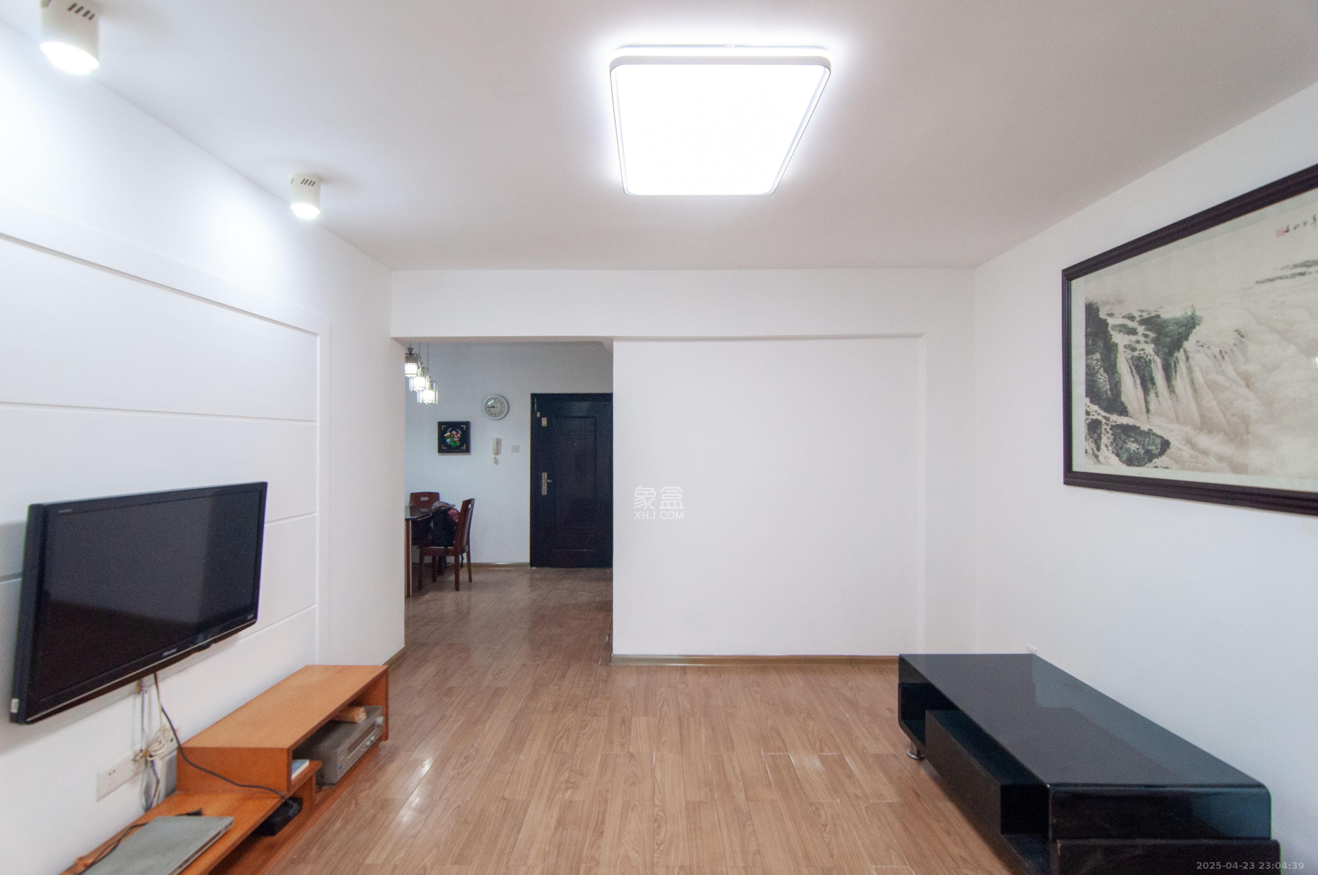 龙王港社区 2室2厅1卫 78.0万 龙王港社区 2室2厅1卫 78.0万客厅