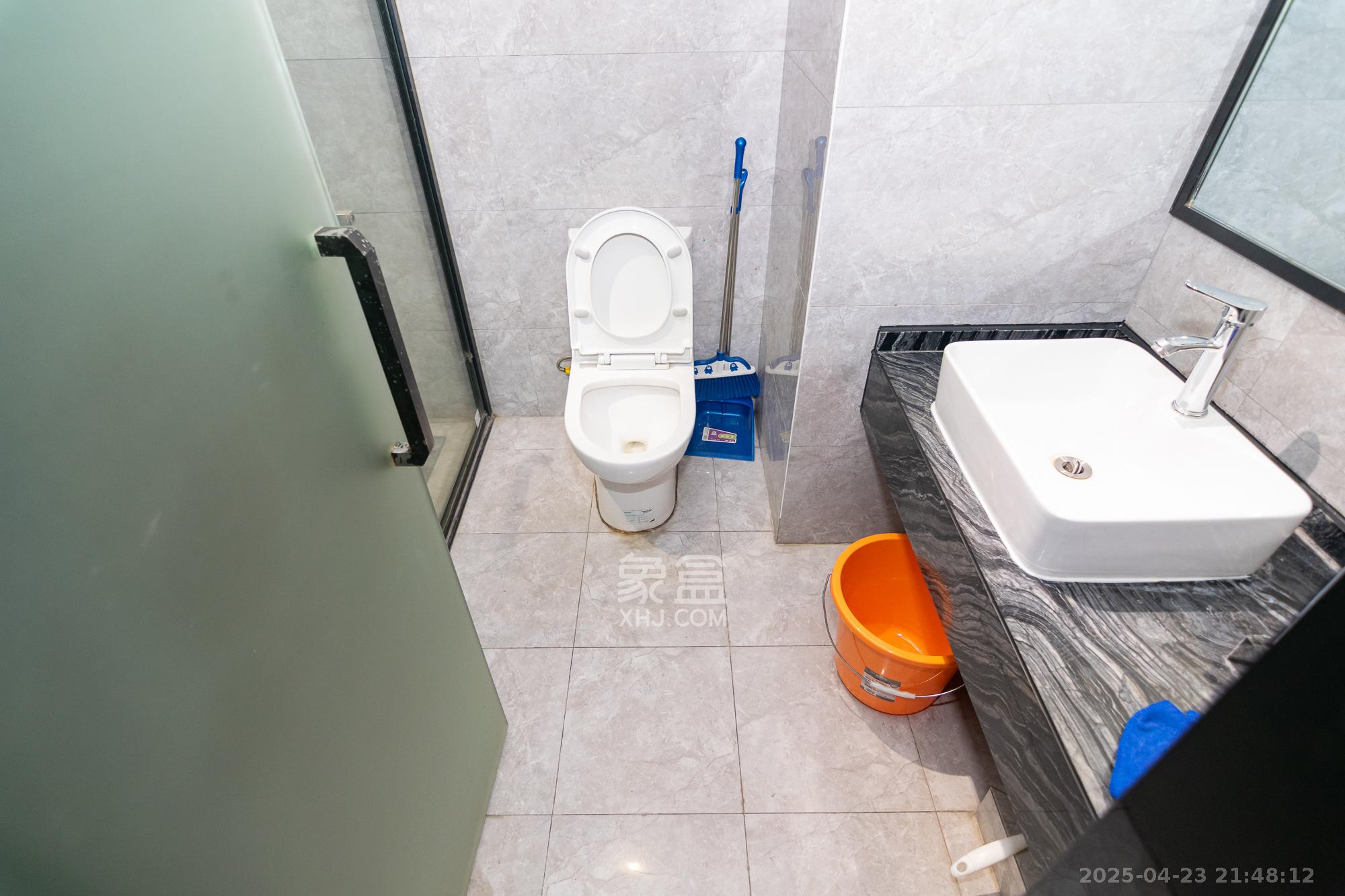 西湖星城公馆  1室0厅1卫    25.0万 西湖星城公馆  1室0厅1卫    25.0万卫生间