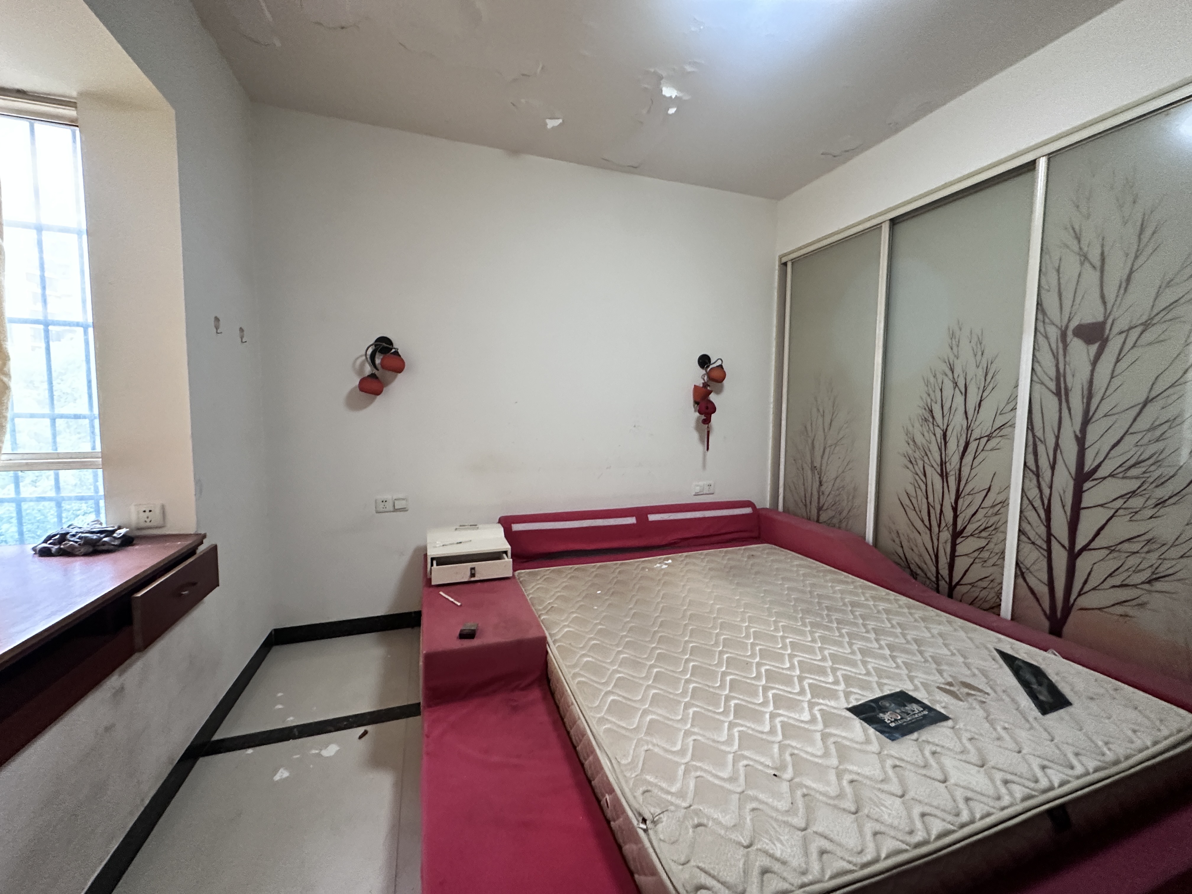 冠都现代城（冠都幸福彼岸）  4室2厅2卫   2800.00元/月室内图