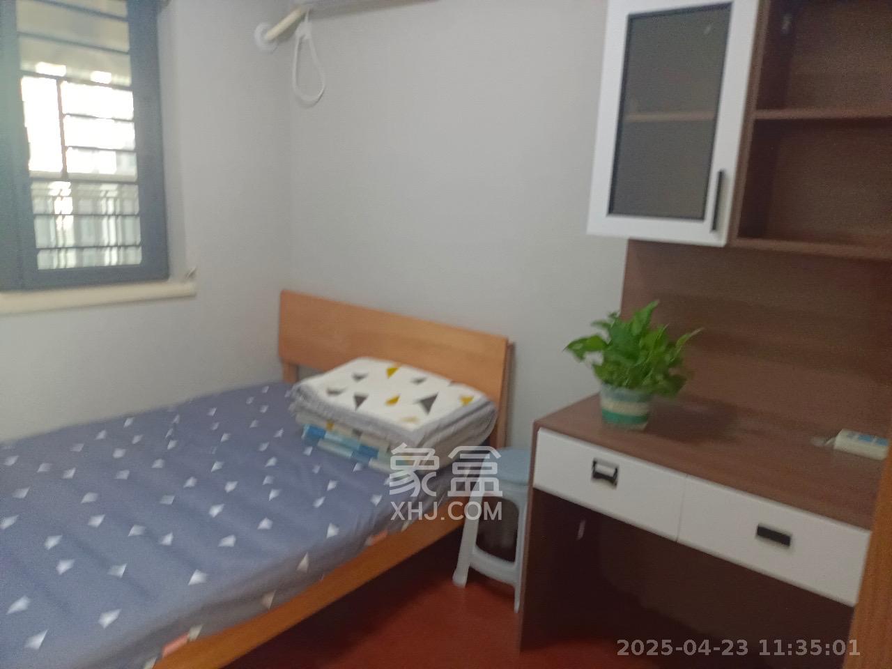 中海珑悦府  3室2厅2卫   3300.00元/月室内图