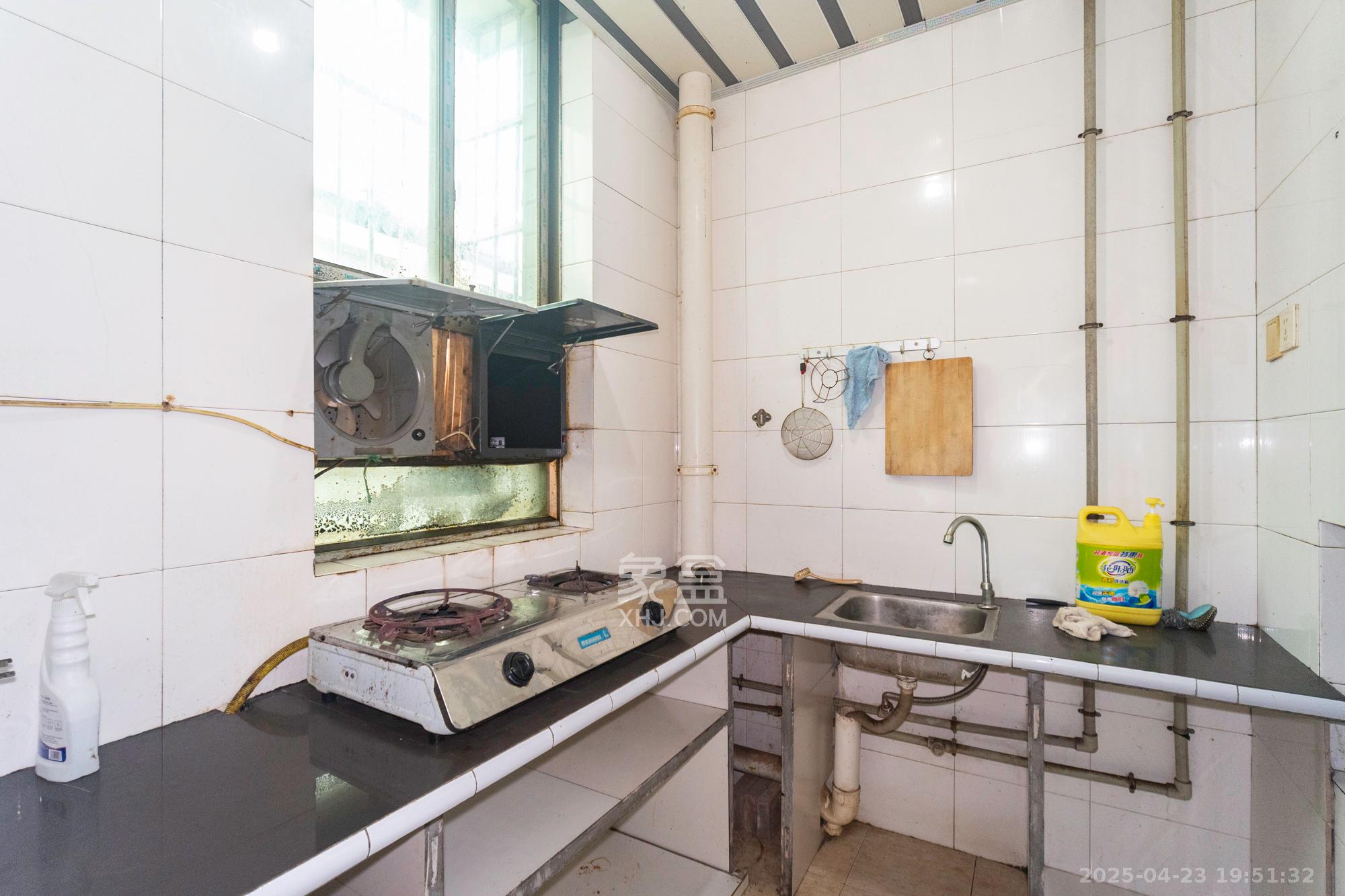 松雅安置小区 3室2厅1卫 46.0万 松雅安置小区 3室2厅1卫 46.0万厨房