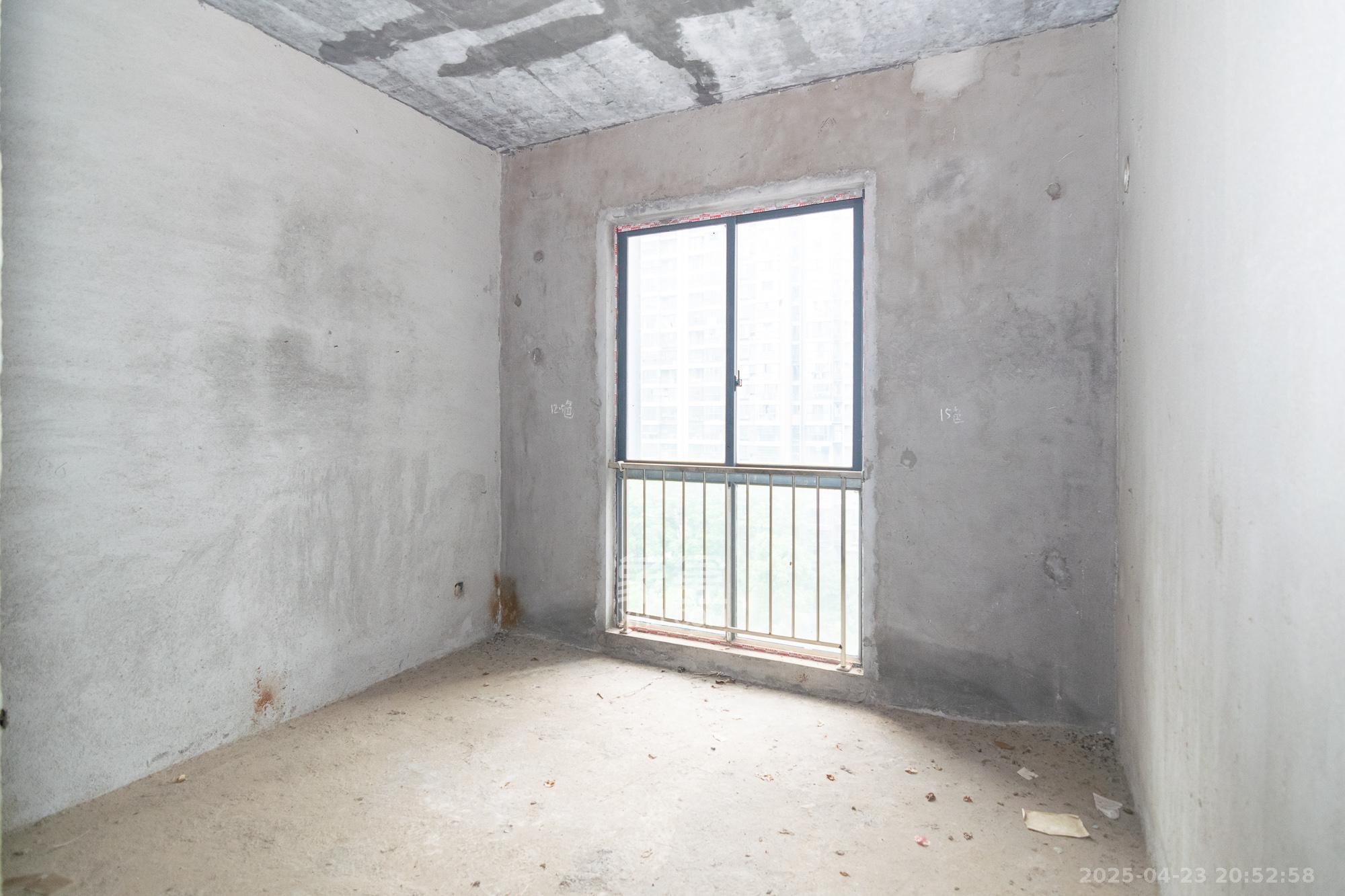 联诚国际城  4室2厅2卫    95.0万卧室