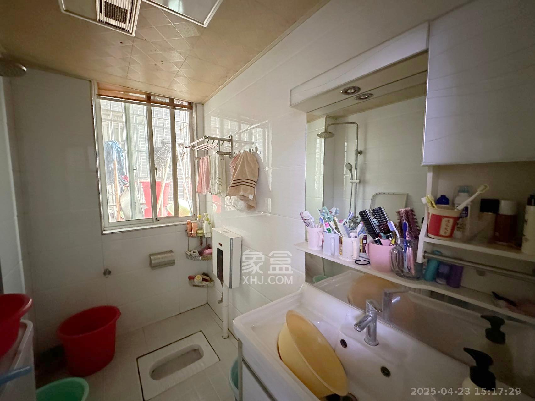 正东佳源  3室2厅1卫   32.80万客厅