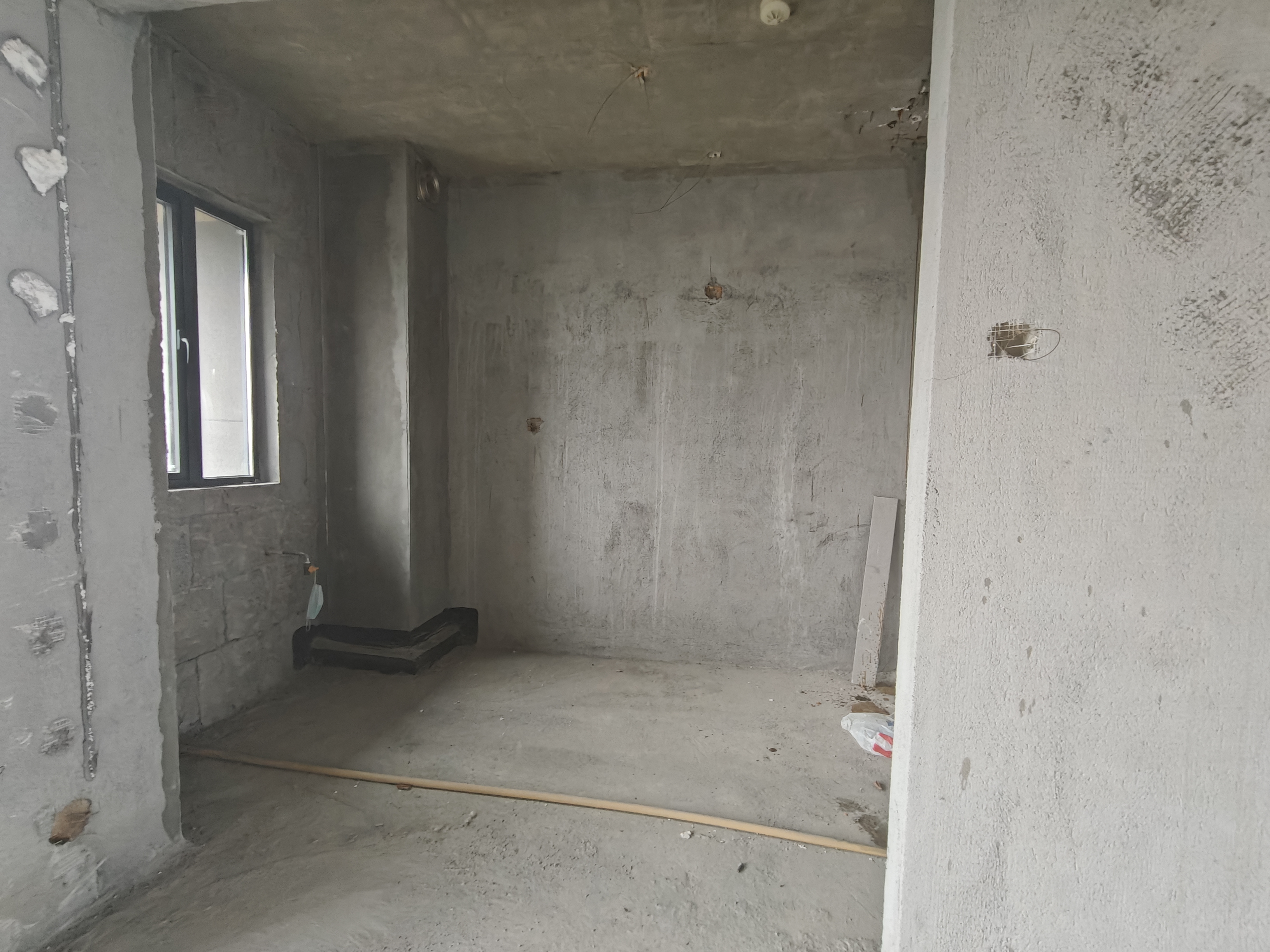 宁邦中心（二期公园里）  4室2厅2卫   80.00万客厅