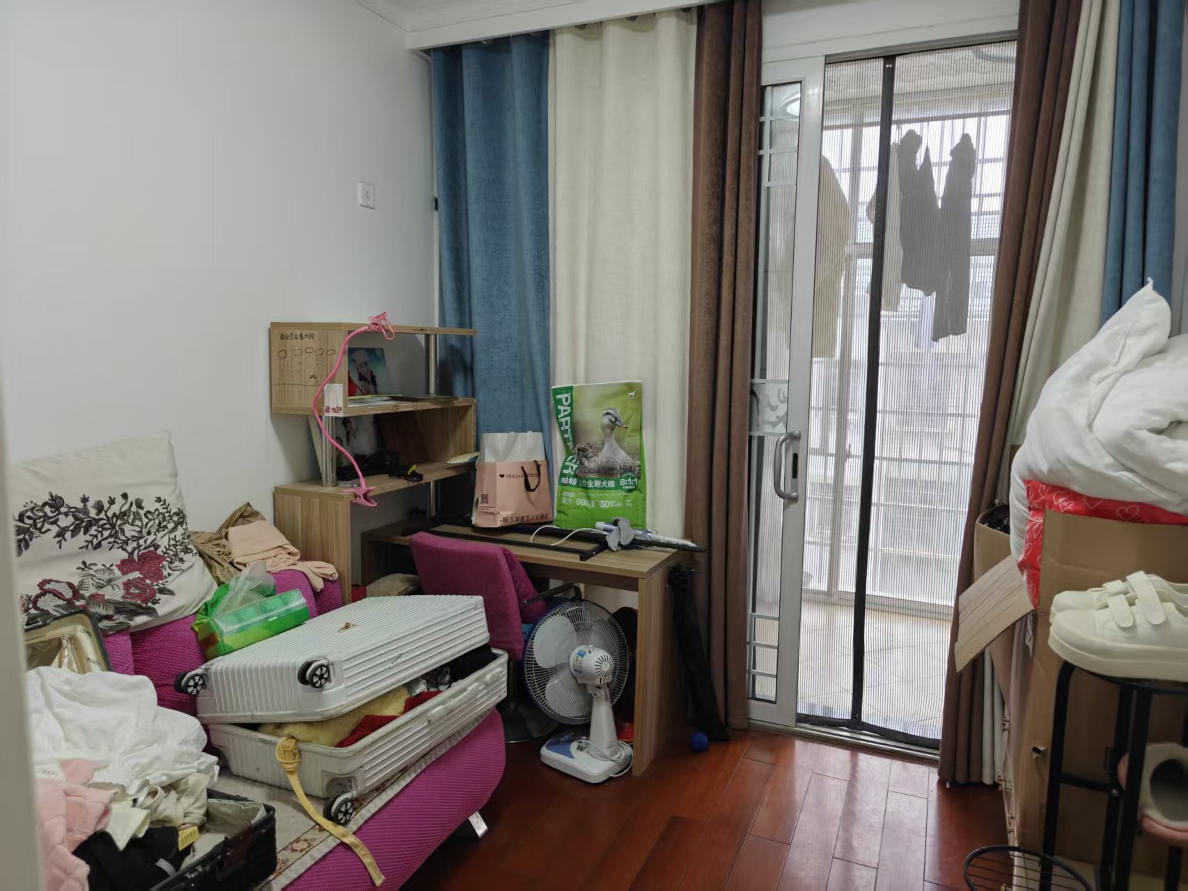 洪源小区  1室0厅0卫    42.8万客厅