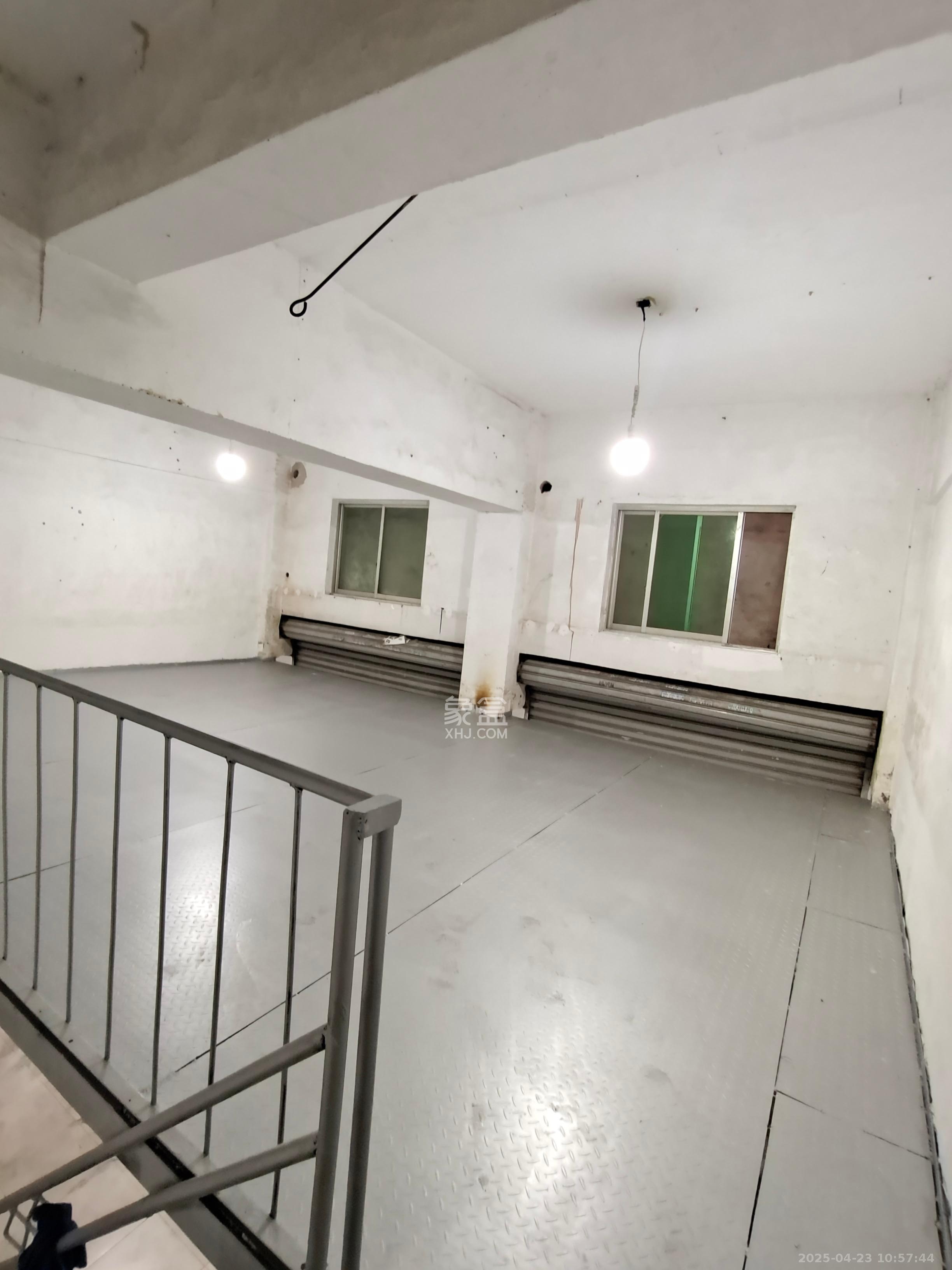 中南汽车世界   22.0㎡      1400.0元/月室内图