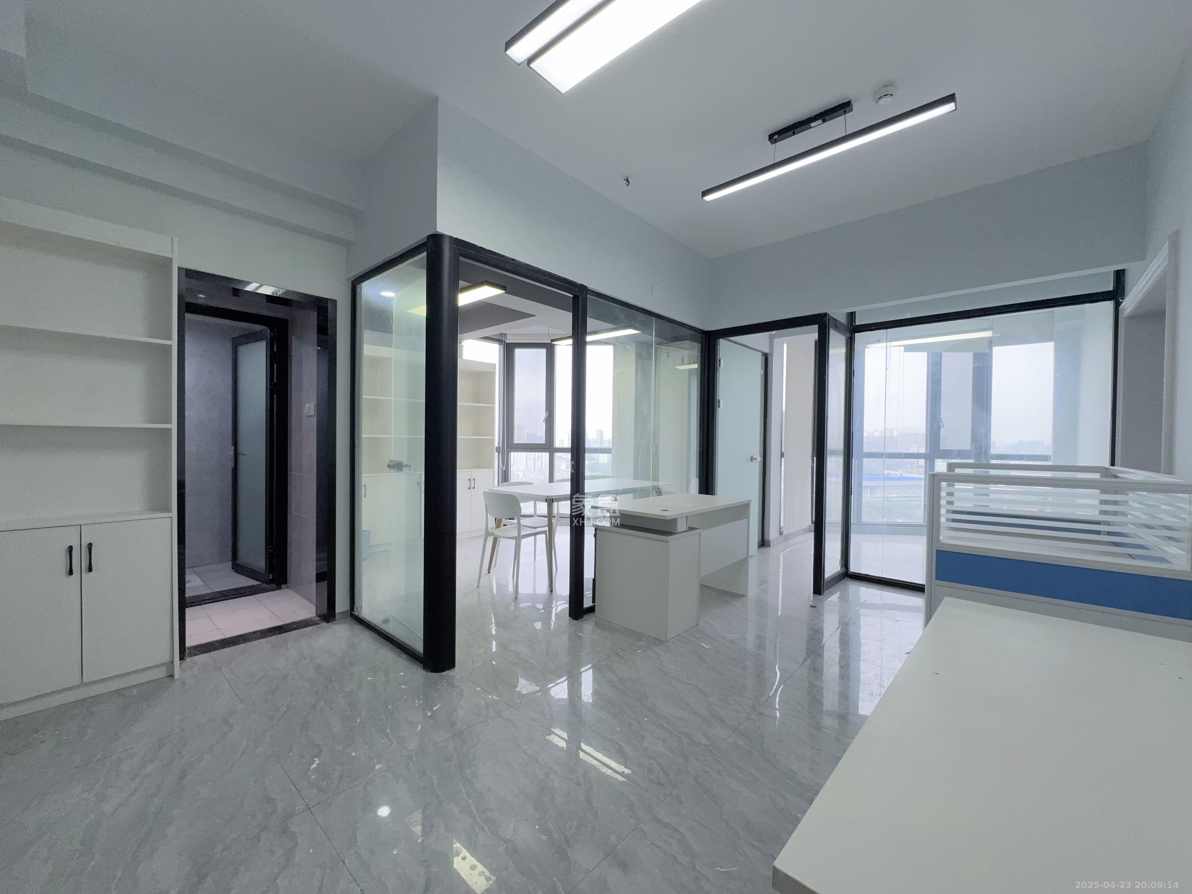 中云公寓 5室2厅2卫 5000.0元/月 中云公寓 5室2厅2卫 5000.0元/月室内图