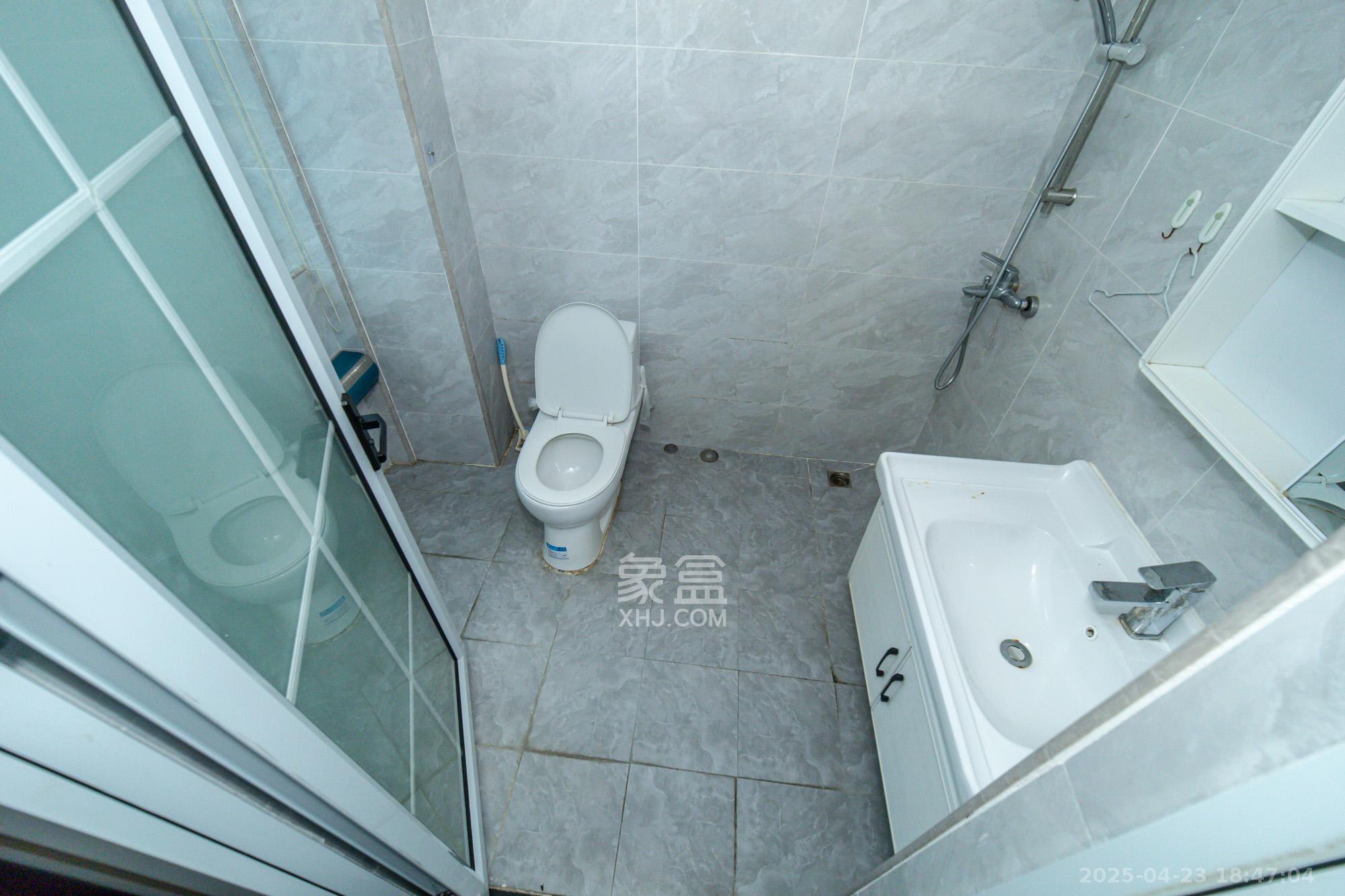 金科时代中心 4室2厅2卫 110.0万 金科时代中心 4室2厅2卫 110.0万卫生间