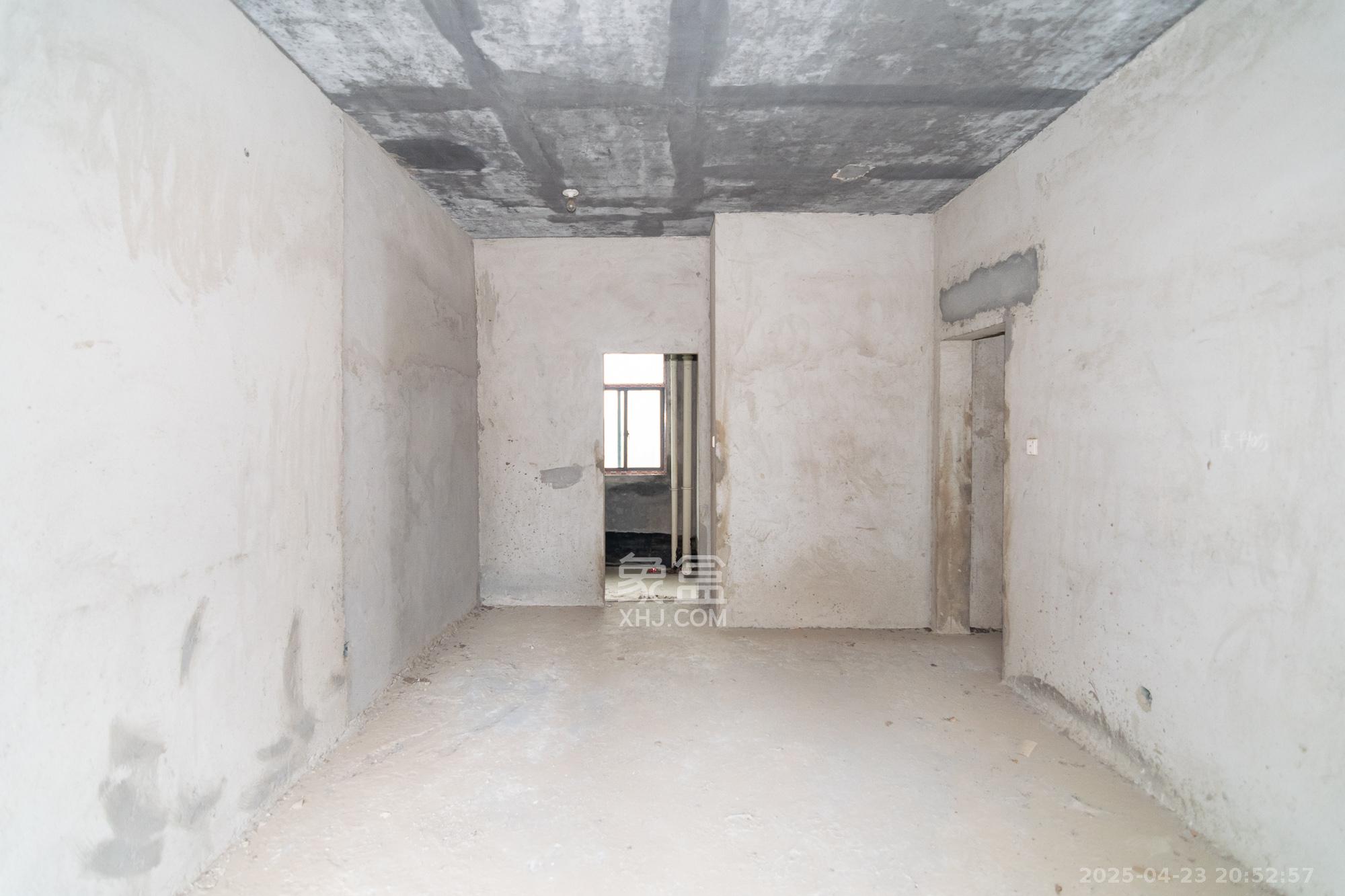 联诚国际城  4室2厅2卫    95.0万卧室