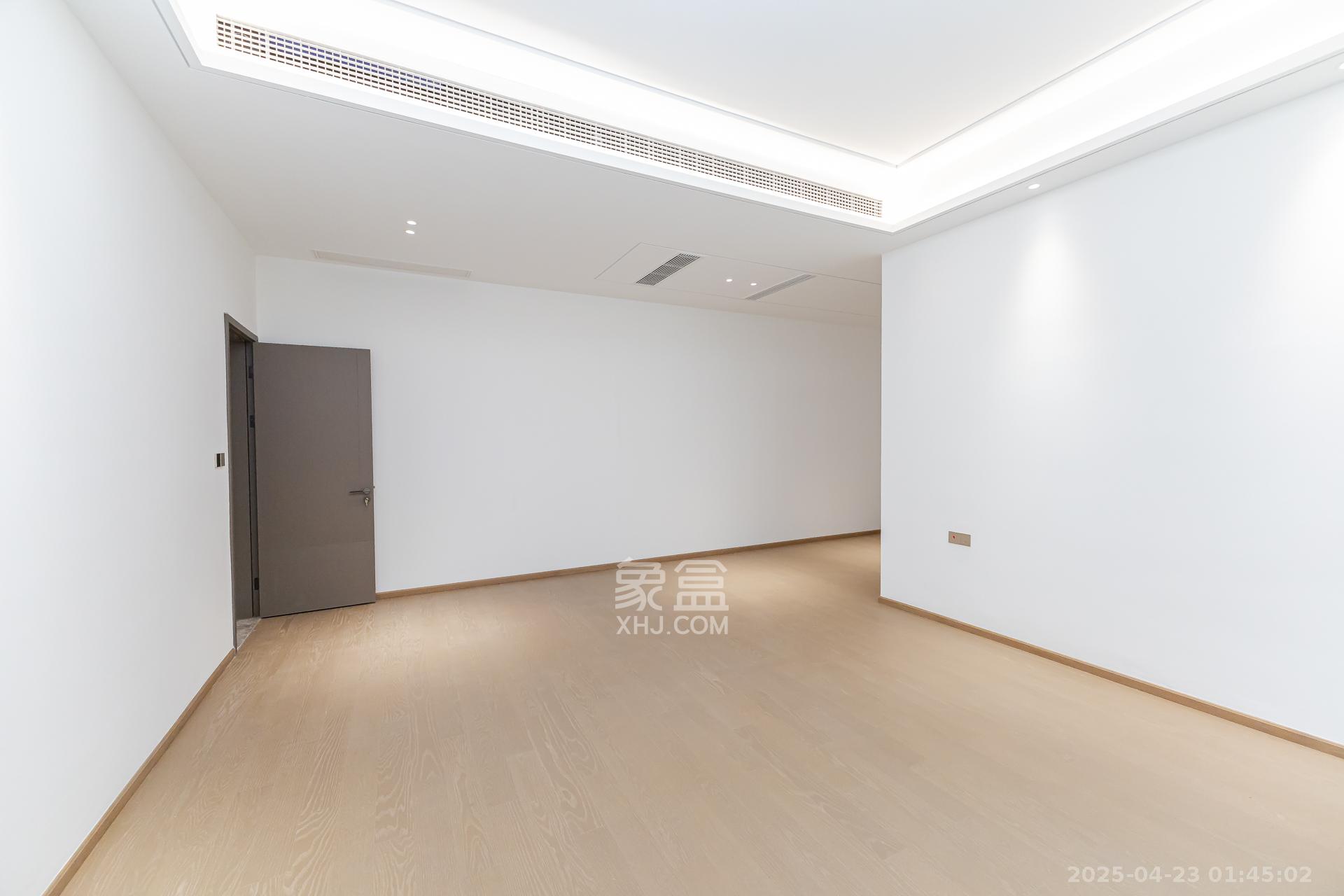 嘉臣道 4室2厅2卫 520.0万 嘉臣道 4室2厅2卫 520.0万卧室