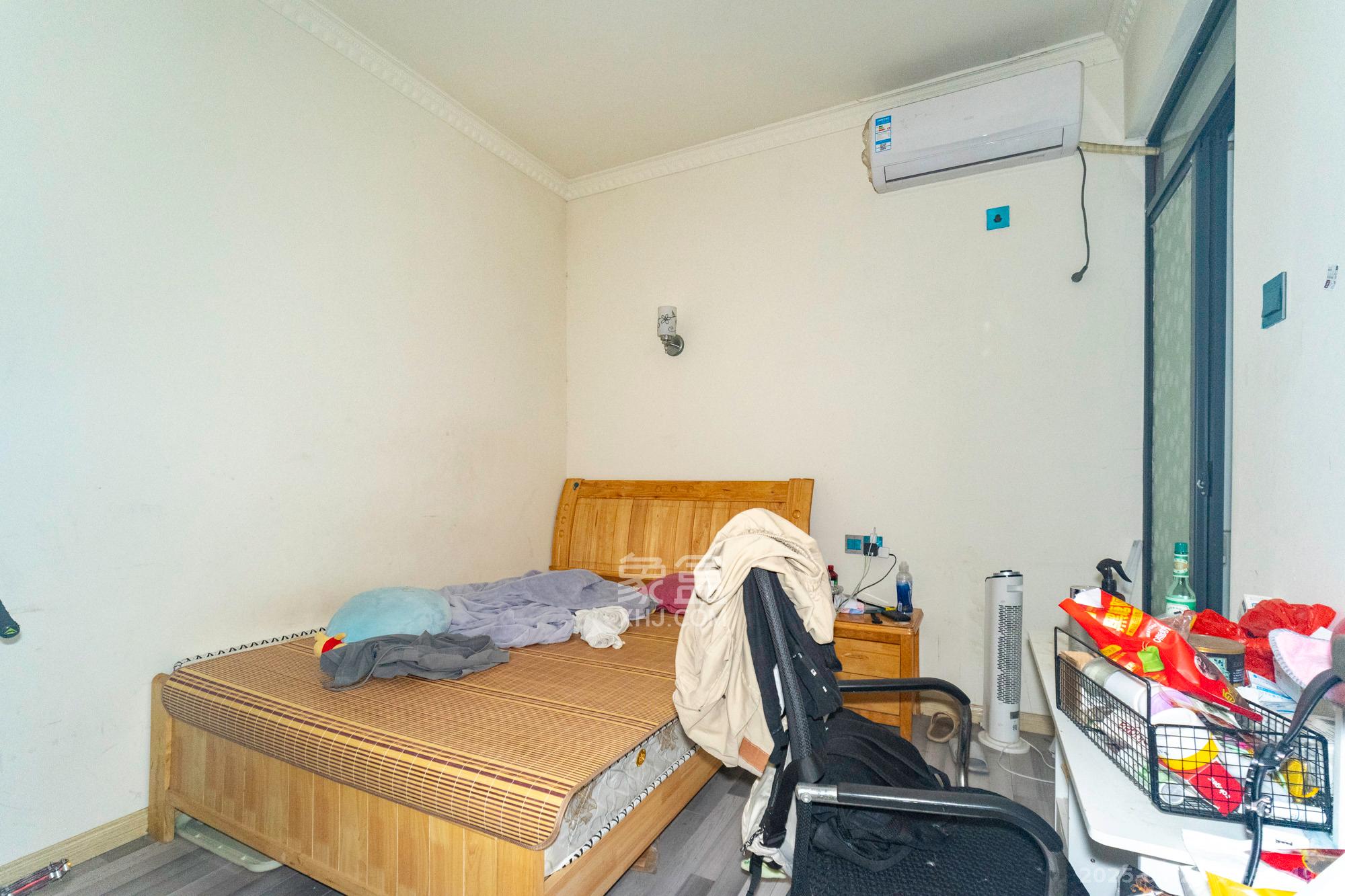 松雅轩(埃克斯社区) 2室2厅1卫 75.0万 松雅轩(埃克斯社区) 2室2厅1卫 75.0万卧室