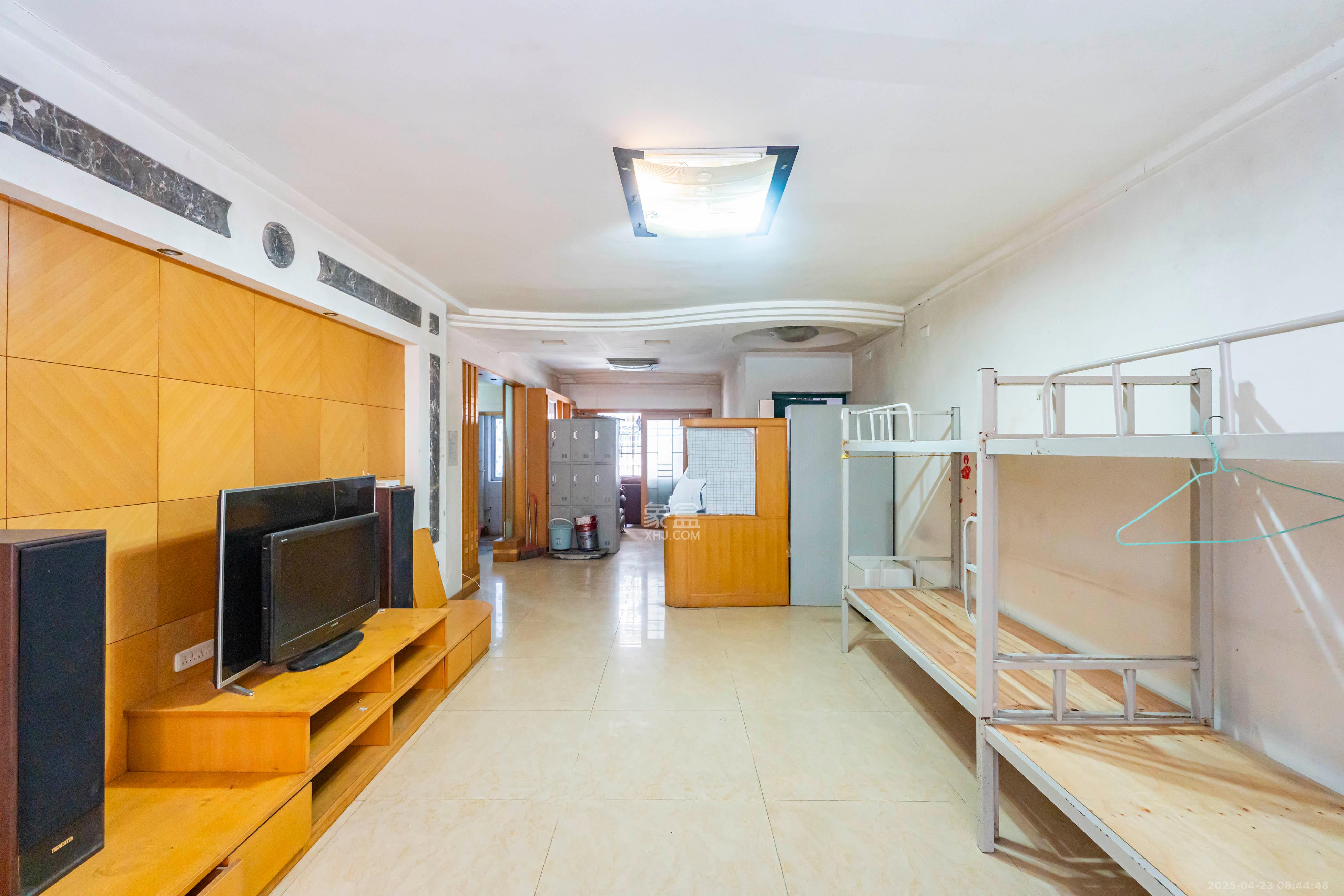 兴汉门公寓  3室2厅2卫    3400.0元/月室内图