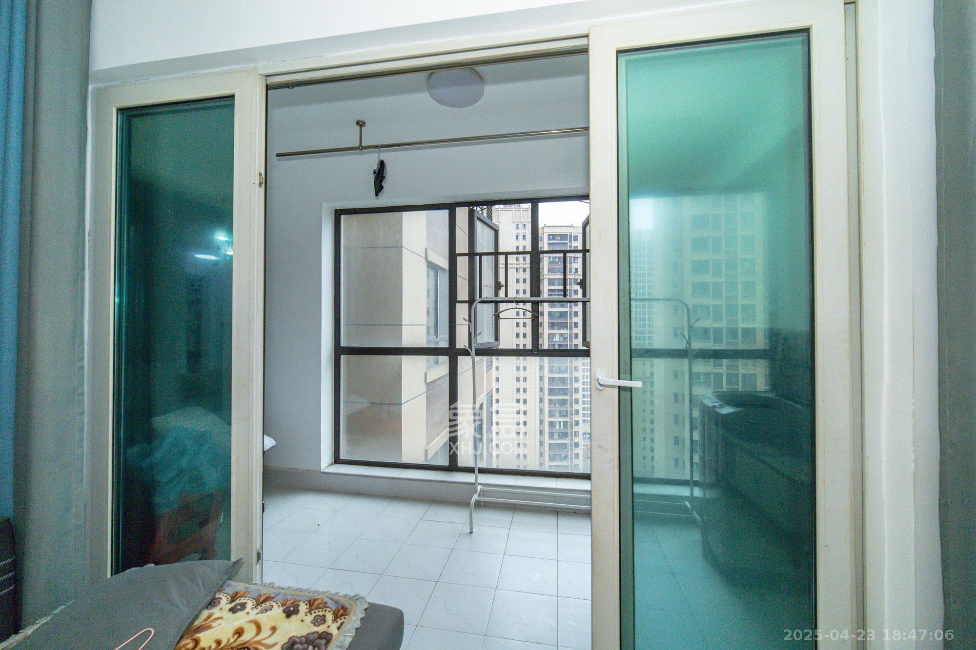 金科时代中心 4室2厅2卫 110.0万 金科时代中心 4室2厅2卫 110.0万阳台