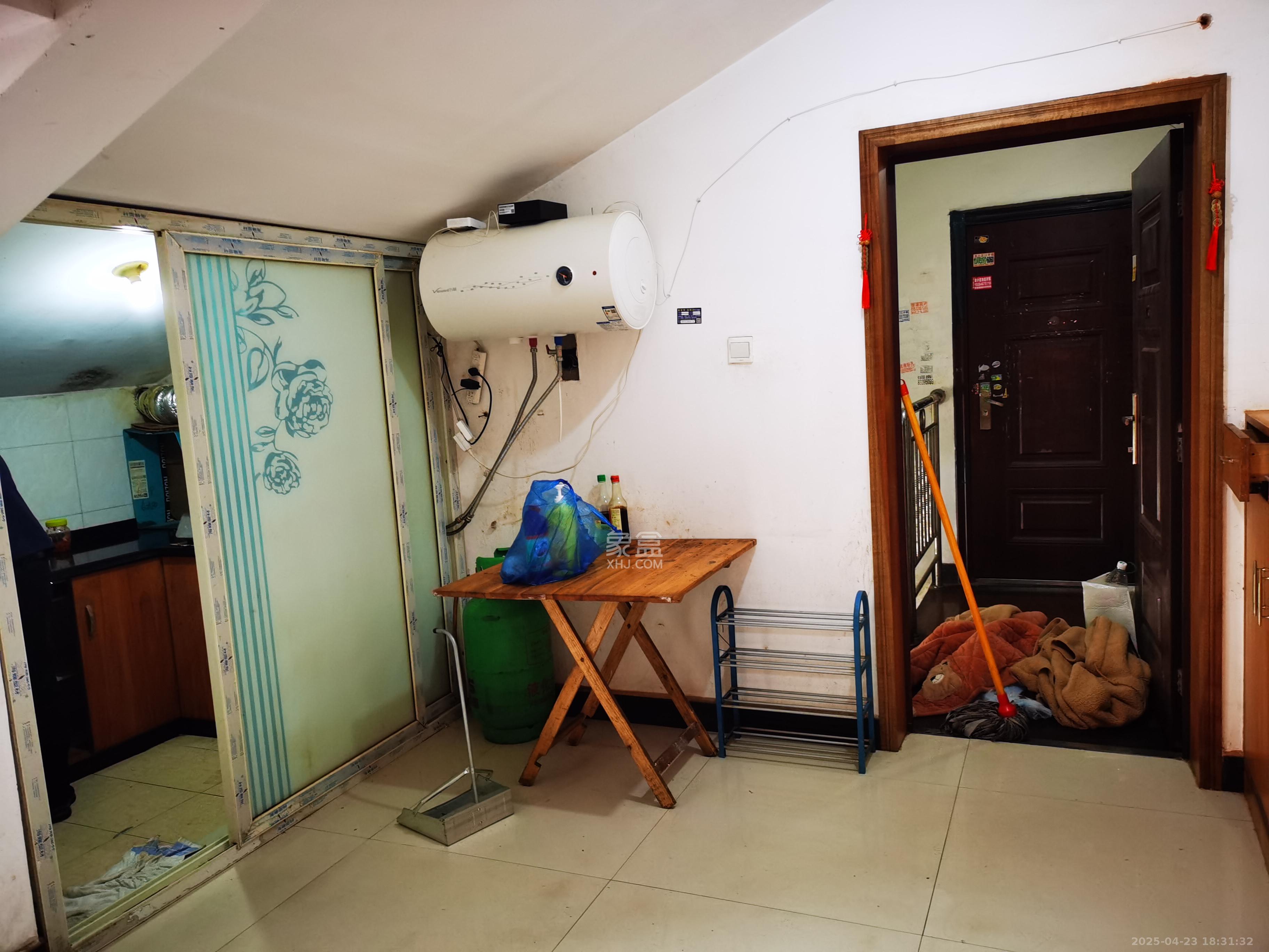 花桥钢材市场(花桥小区) 1室1厅1卫 800.0元/月 花桥钢材市场(花桥小区) 1室1厅1卫 800.0元/月室内图