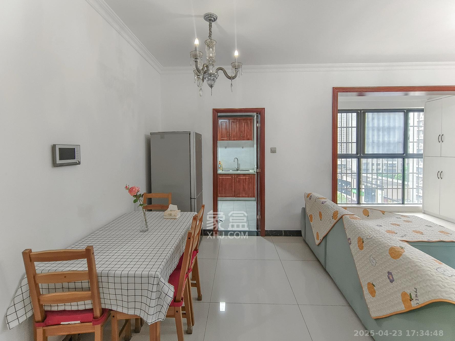 花样年华  3室2厅1卫    55.8万 花样年华  3室2厅1卫    55.8万客厅