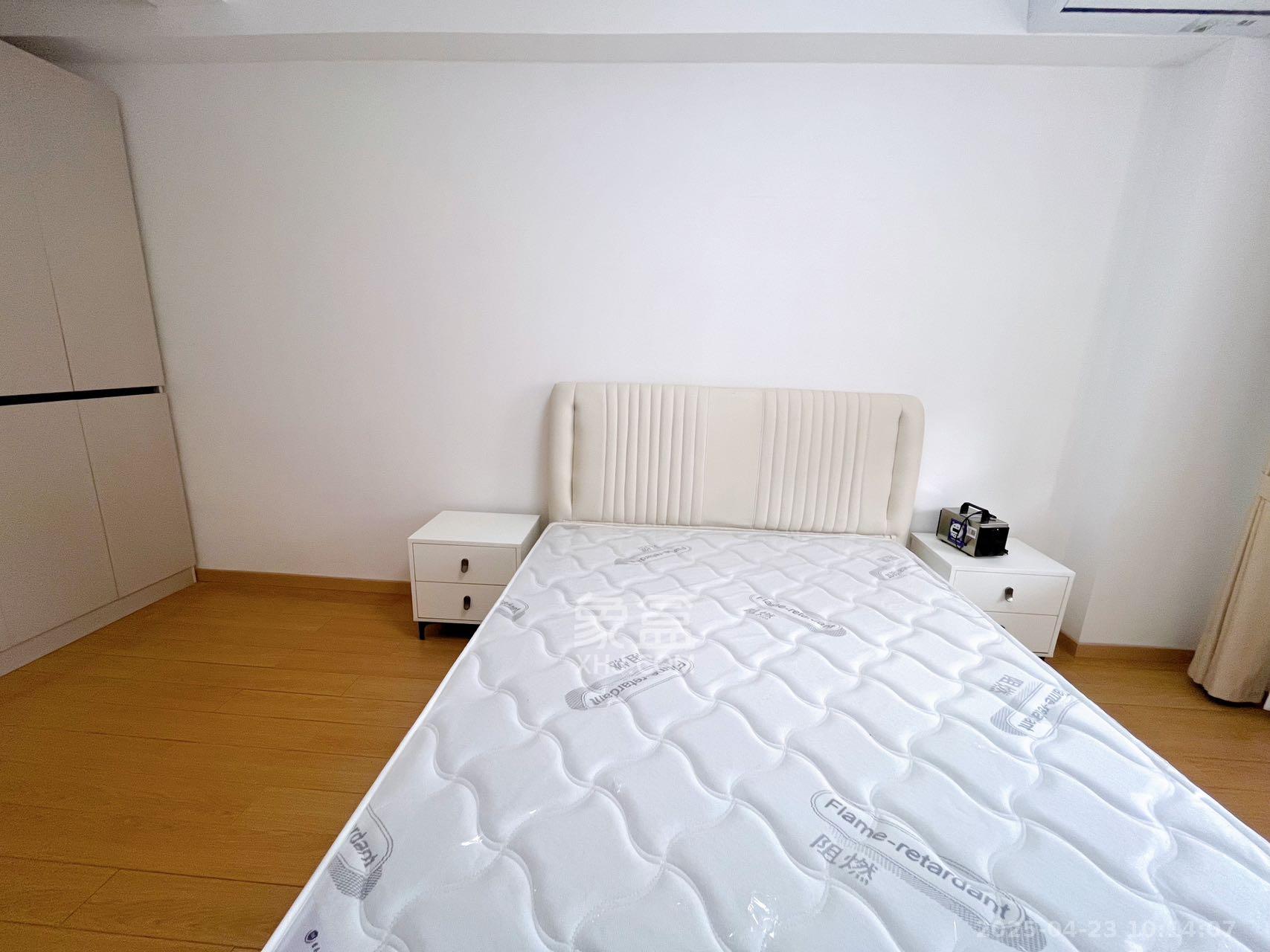 怡人园小区 4室2厅2卫 5500.0元/月 怡人园小区 4室2厅2卫 5500.0元/月室内图