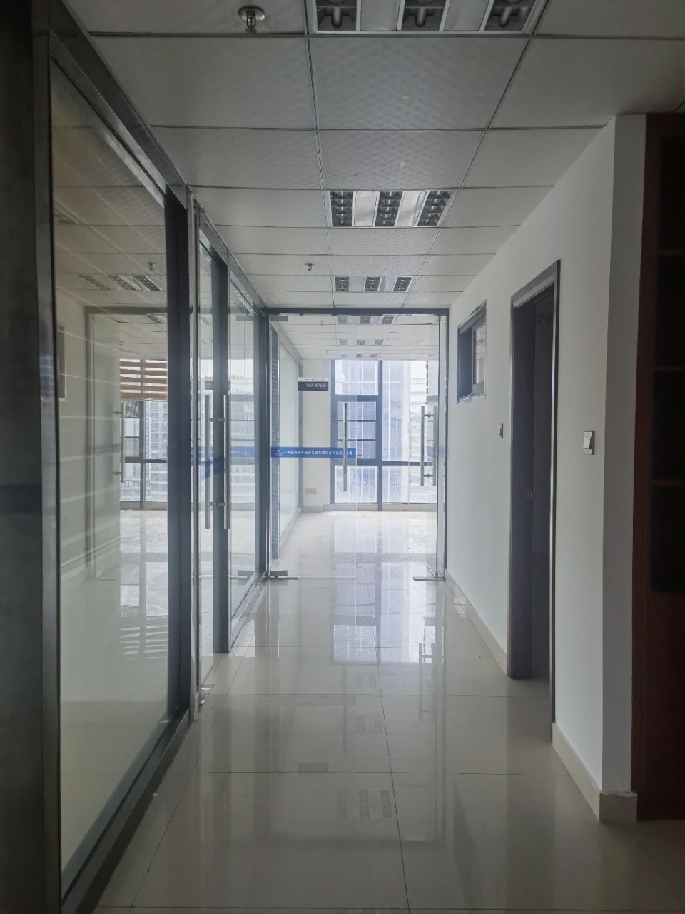 华厦银行(盛达景都商务大厦)  9室2厅0卫   28979.00元/月室内图
