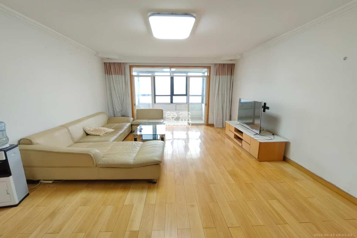 南国新城 3室2厅2卫 2400.0元/月 南国新城 3室2厅2卫 2400.0元/月室内图