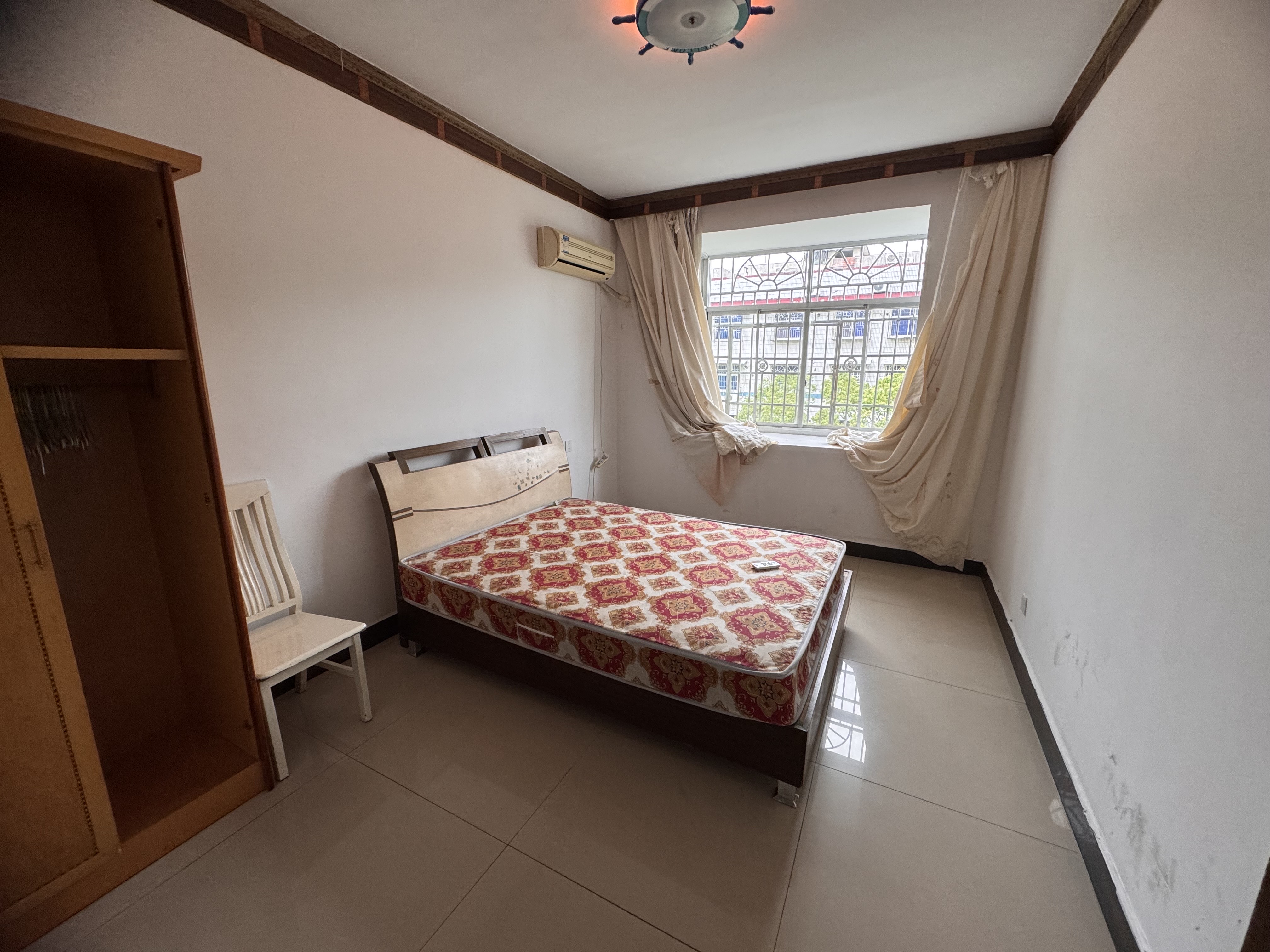 德皇小区  1室0厅0卫    2200.0元/月 德皇小区  1室0厅0卫    2200.0元/月室内图