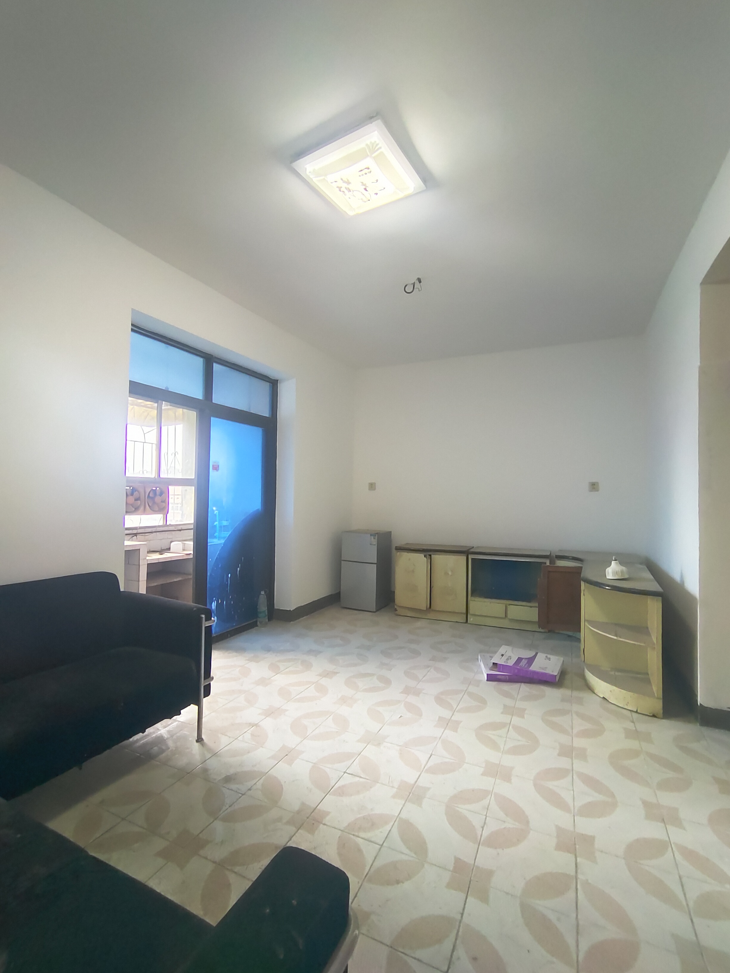 针织厂家属楼(新星南路)  3室2厅1卫    30.0万客厅