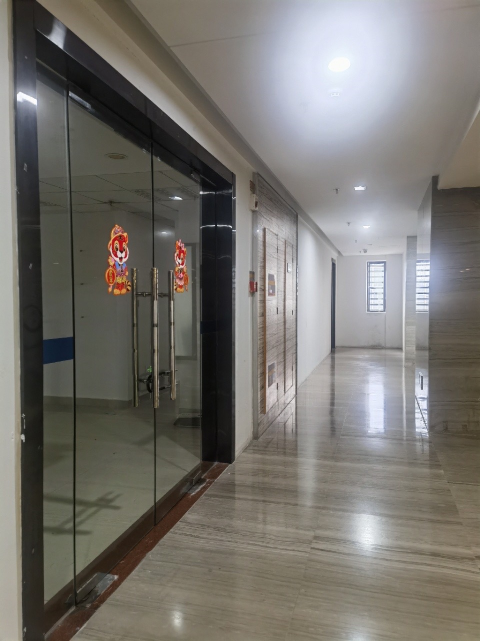 华厦银行(盛达景都商务大厦)  9室2厅0卫   28979.00元/月