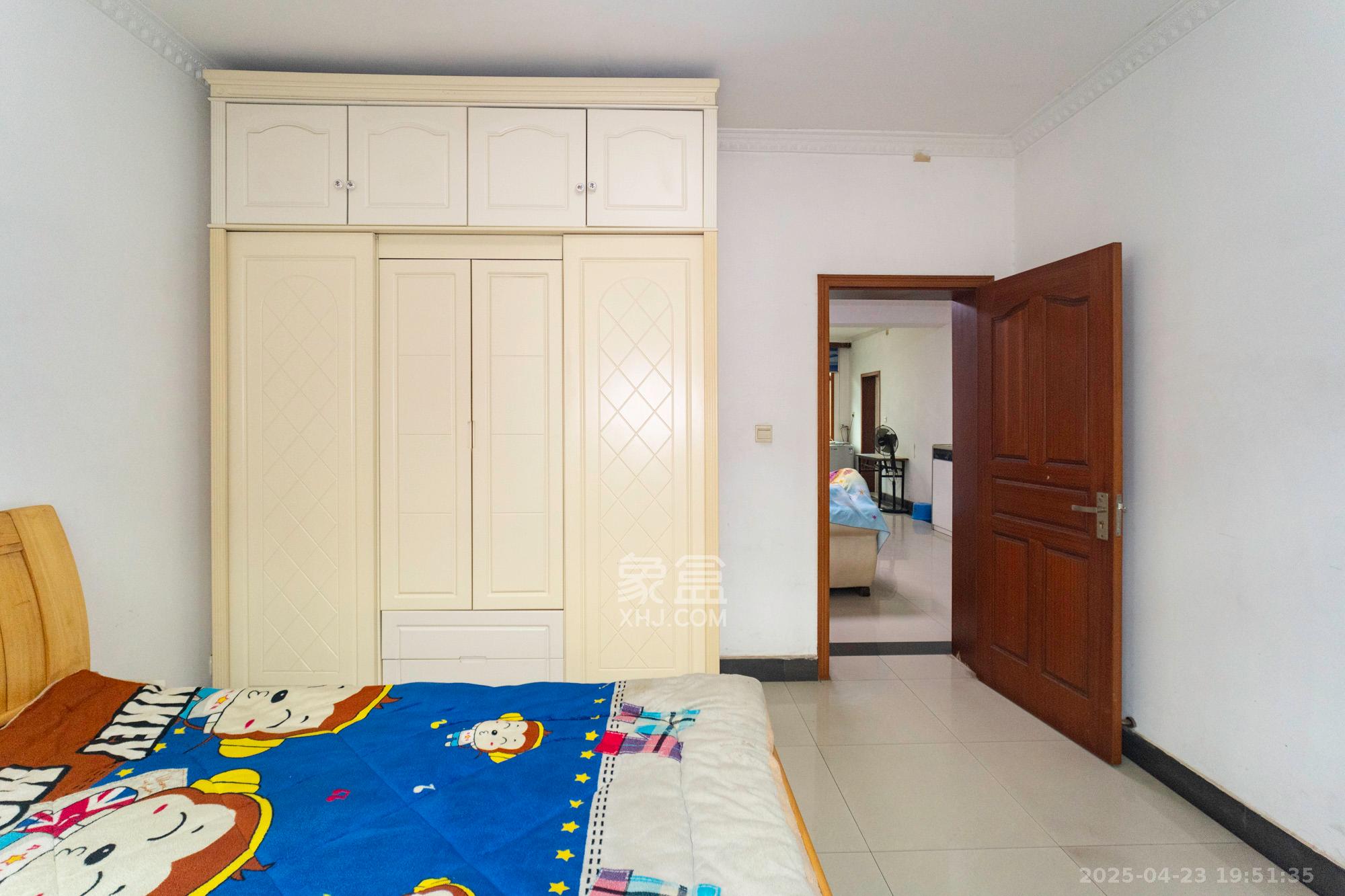 松雅安置小区 3室2厅1卫 46.0万 松雅安置小区 3室2厅1卫 46.0万卧室