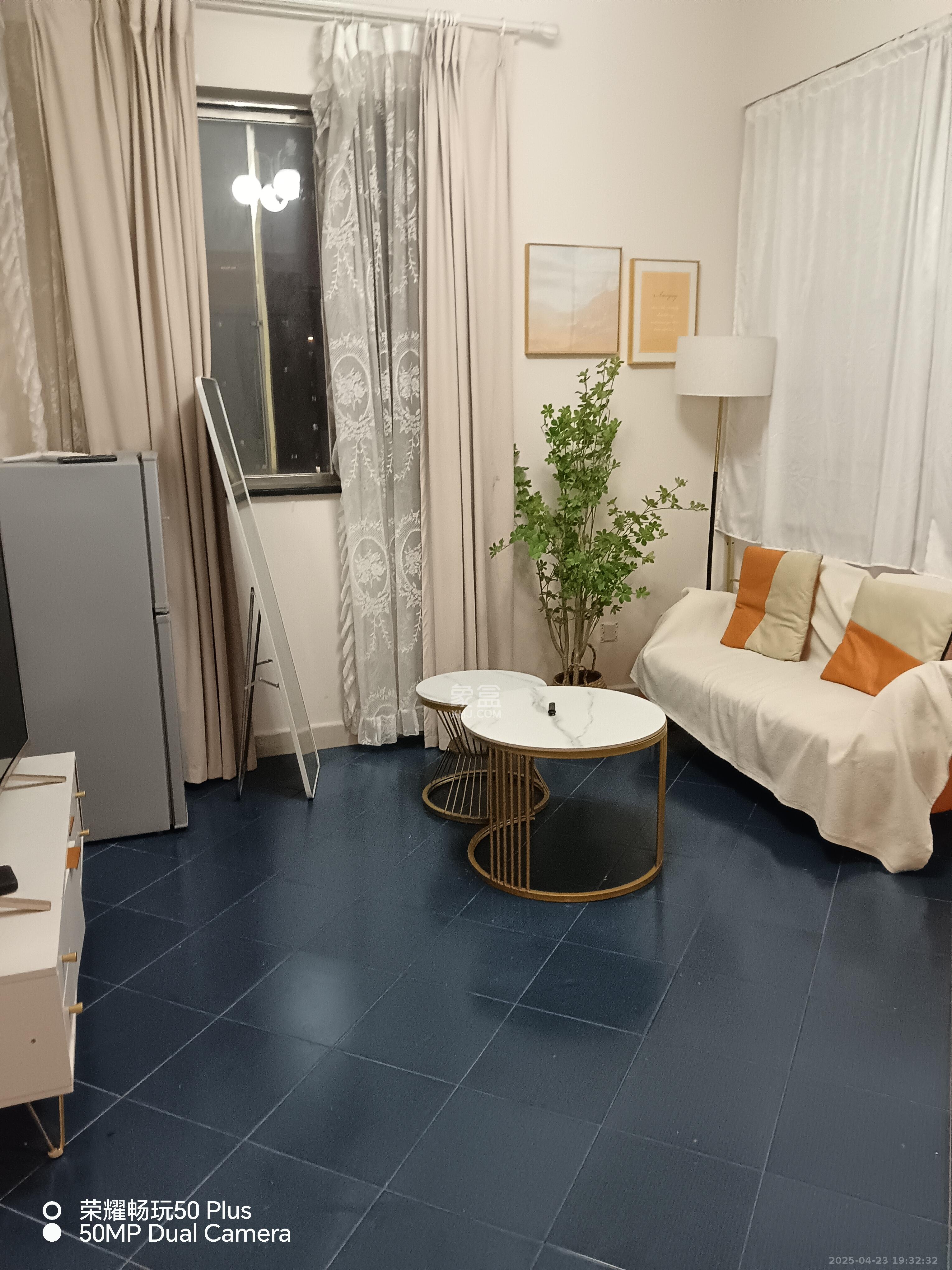 上城星座 1室1厅1卫 2500.0元/月 上城星座 1室1厅1卫 2500.0元/月室内图