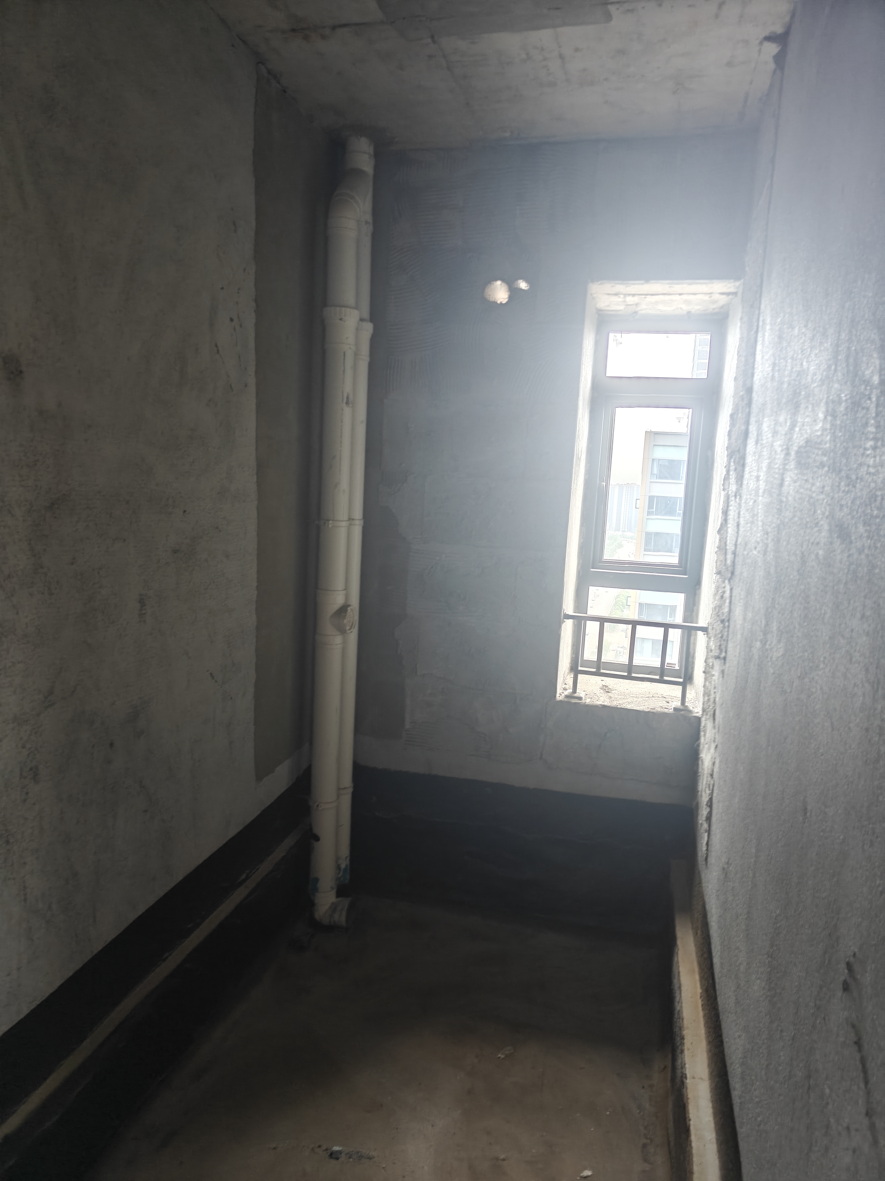 宁邦中心（二期公园里）  4室2厅2卫   80.00万客厅