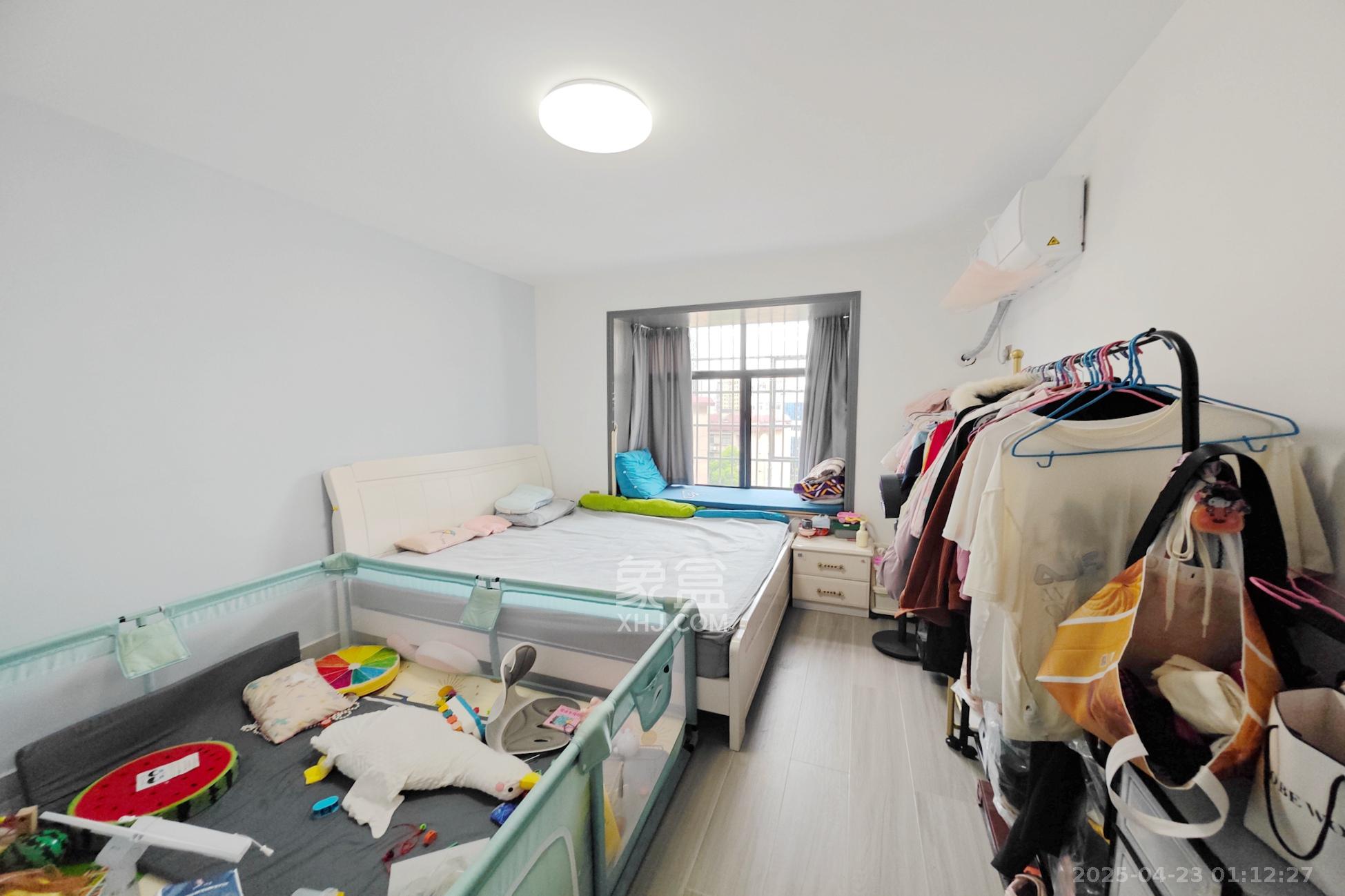 鸿景苑 3室2厅2卫 69.0万 鸿景苑 3室2厅2卫 69.0万卧室