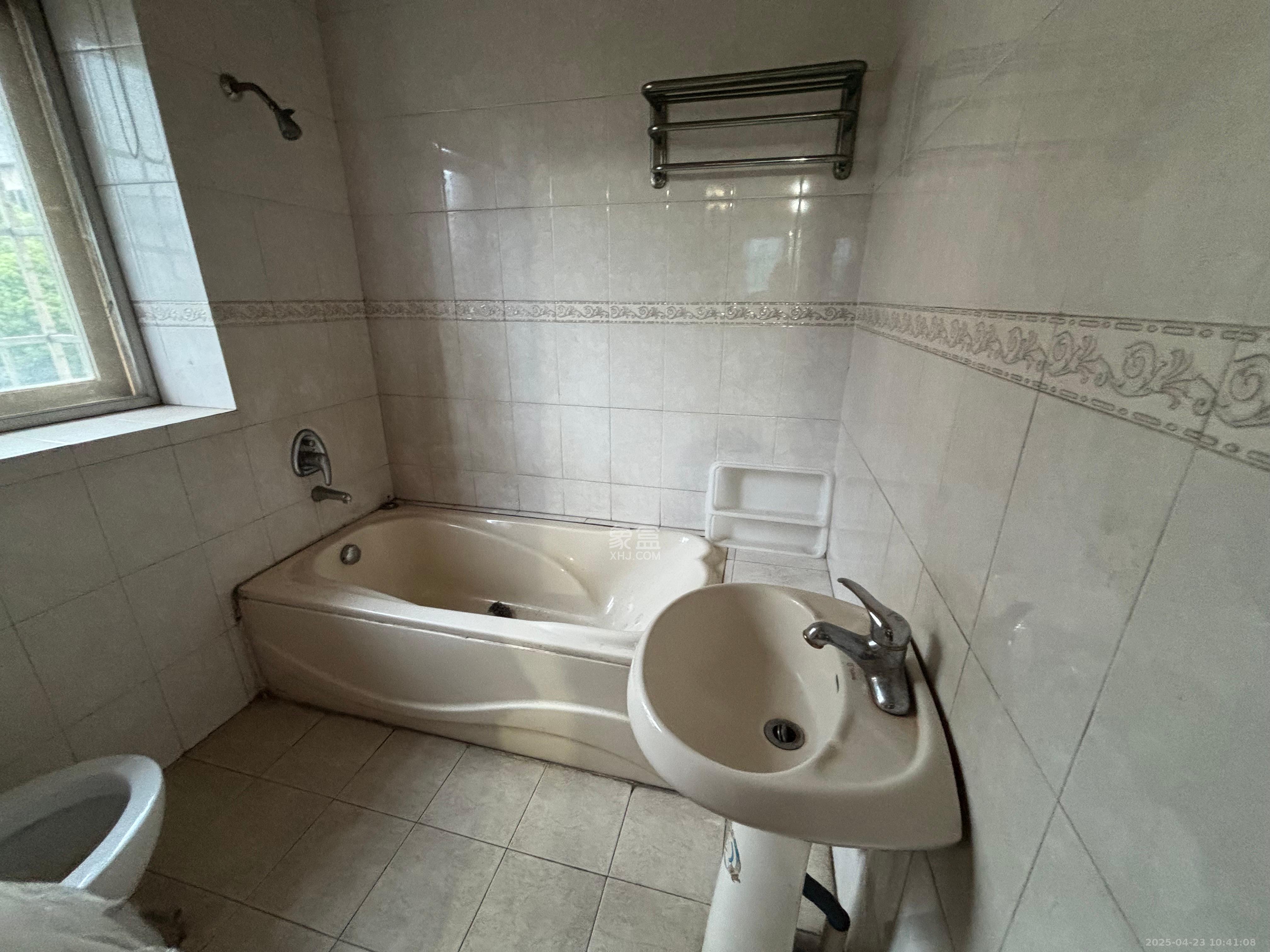 赤岗苑 3室1厅1卫 1800.0元/月 赤岗苑 3室1厅1卫 1800.0元/月室内图