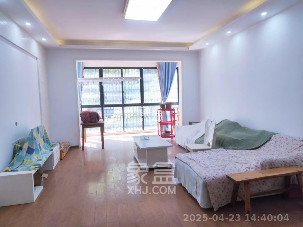 新府华城  3室2厅2卫   75.00万室内图1