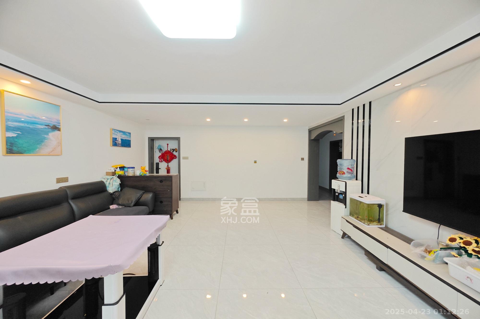 鸿景苑 3室2厅2卫 69.0万 鸿景苑 3室2厅2卫 69.0万客厅