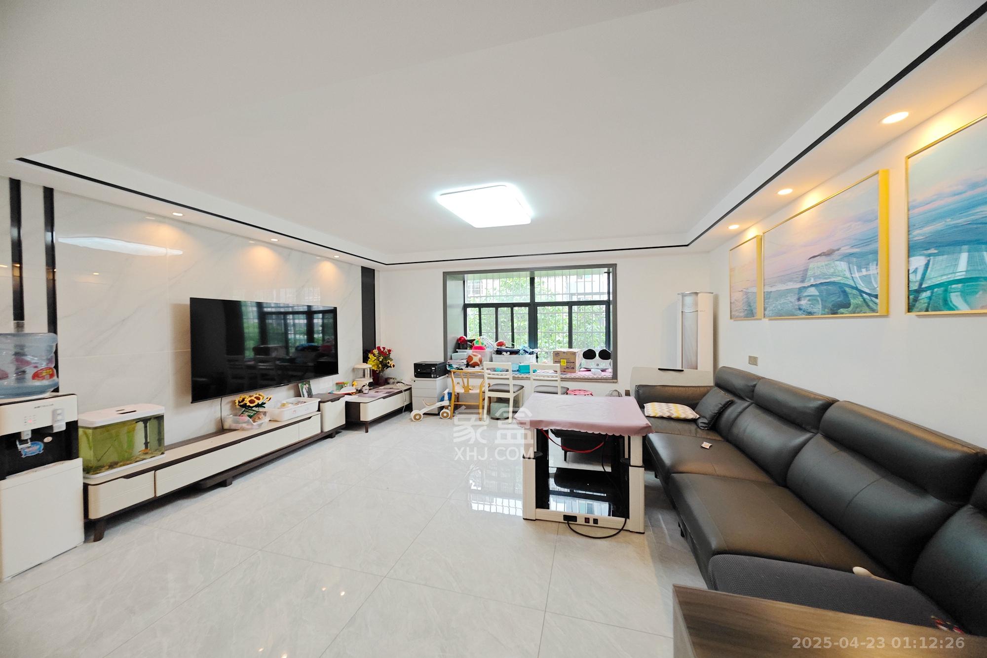 鸿景苑 3室2厅2卫 69.0万 鸿景苑 3室2厅2卫 69.0万客厅