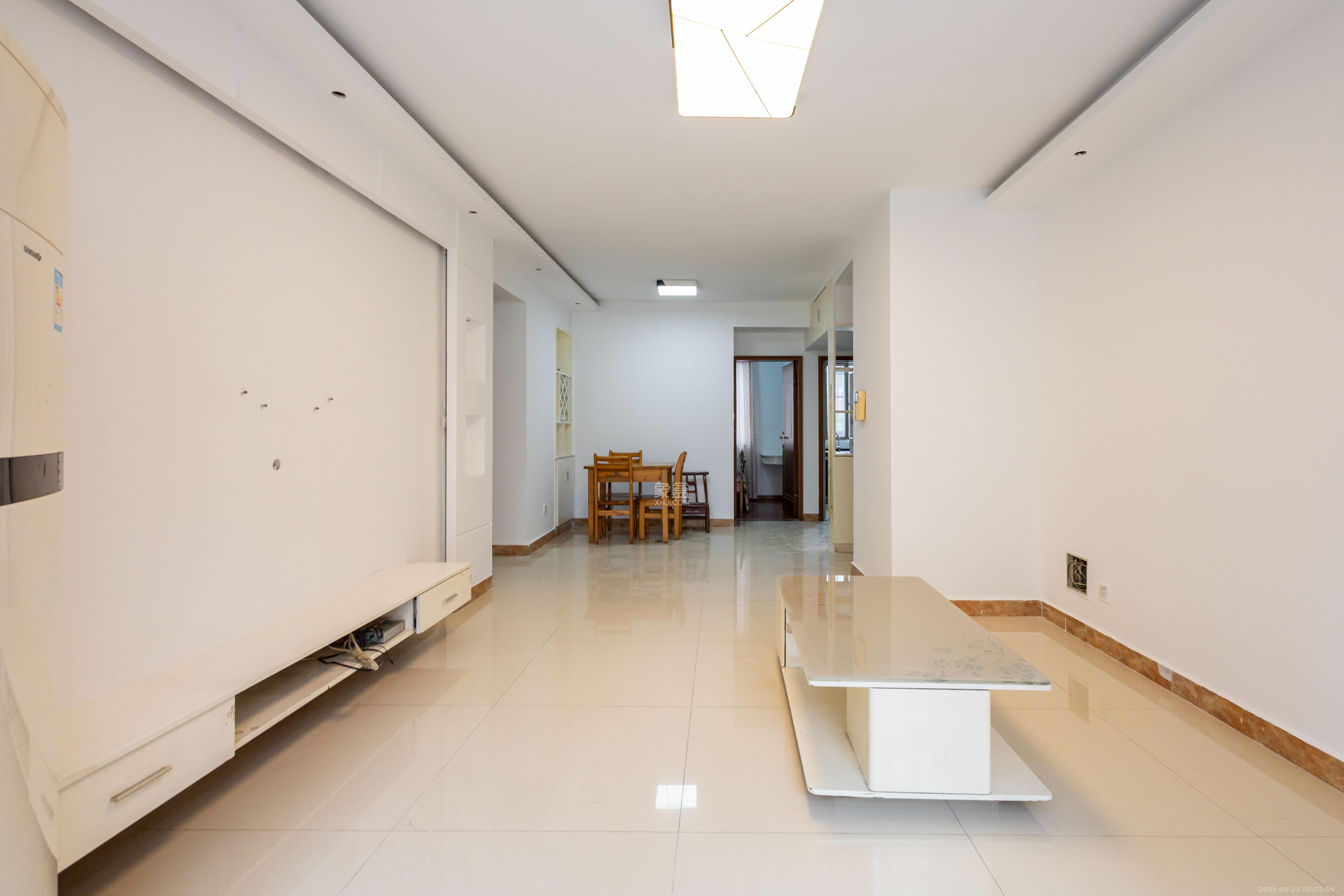 东业苹果社区 3室2厅1卫 50.8万 东业苹果社区 3室2厅1卫 50.8万客厅