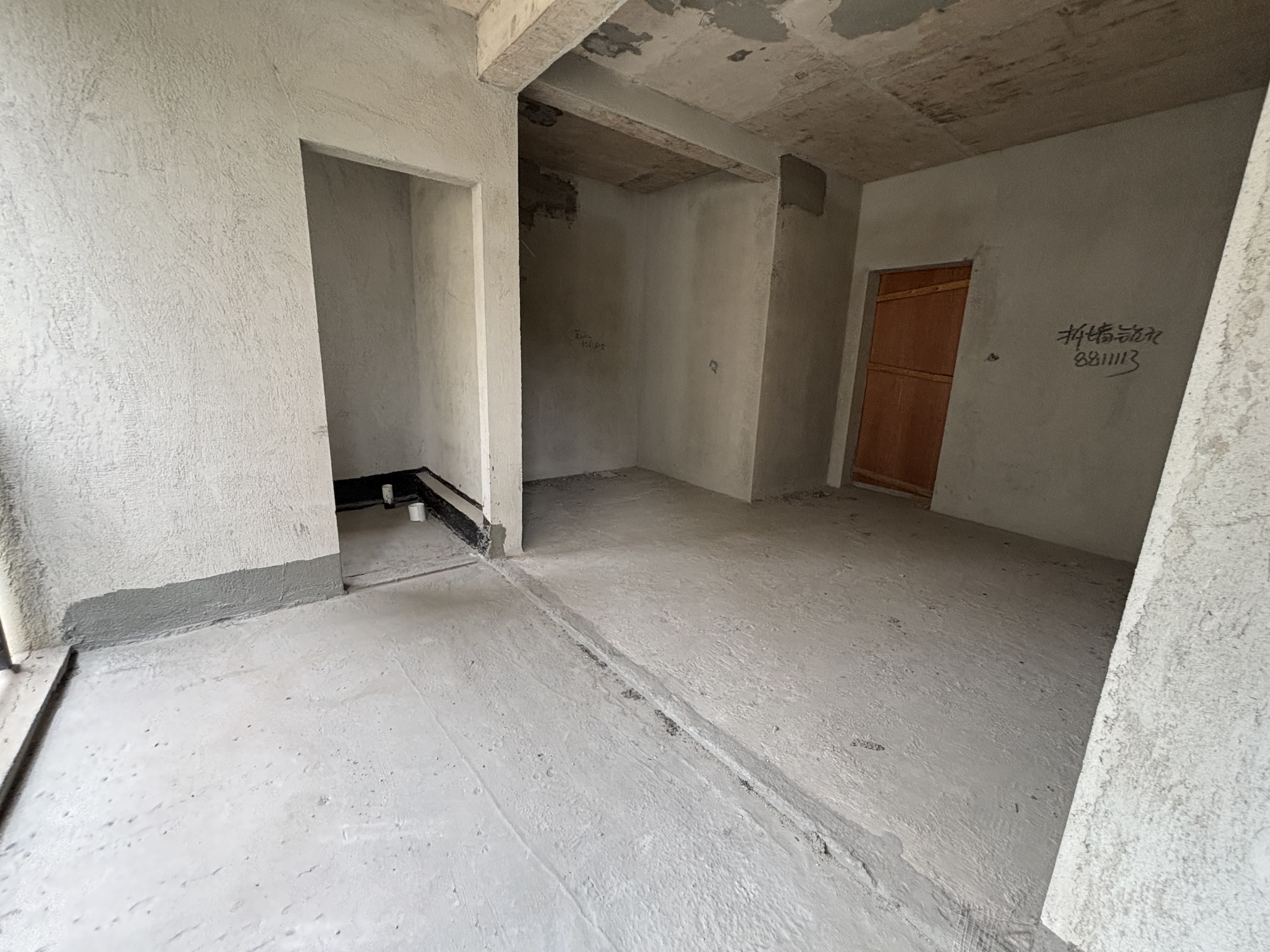 云泰天麓 5室2厅3卫 89.8万 云泰天麓 5室2厅3卫 89.8万客厅