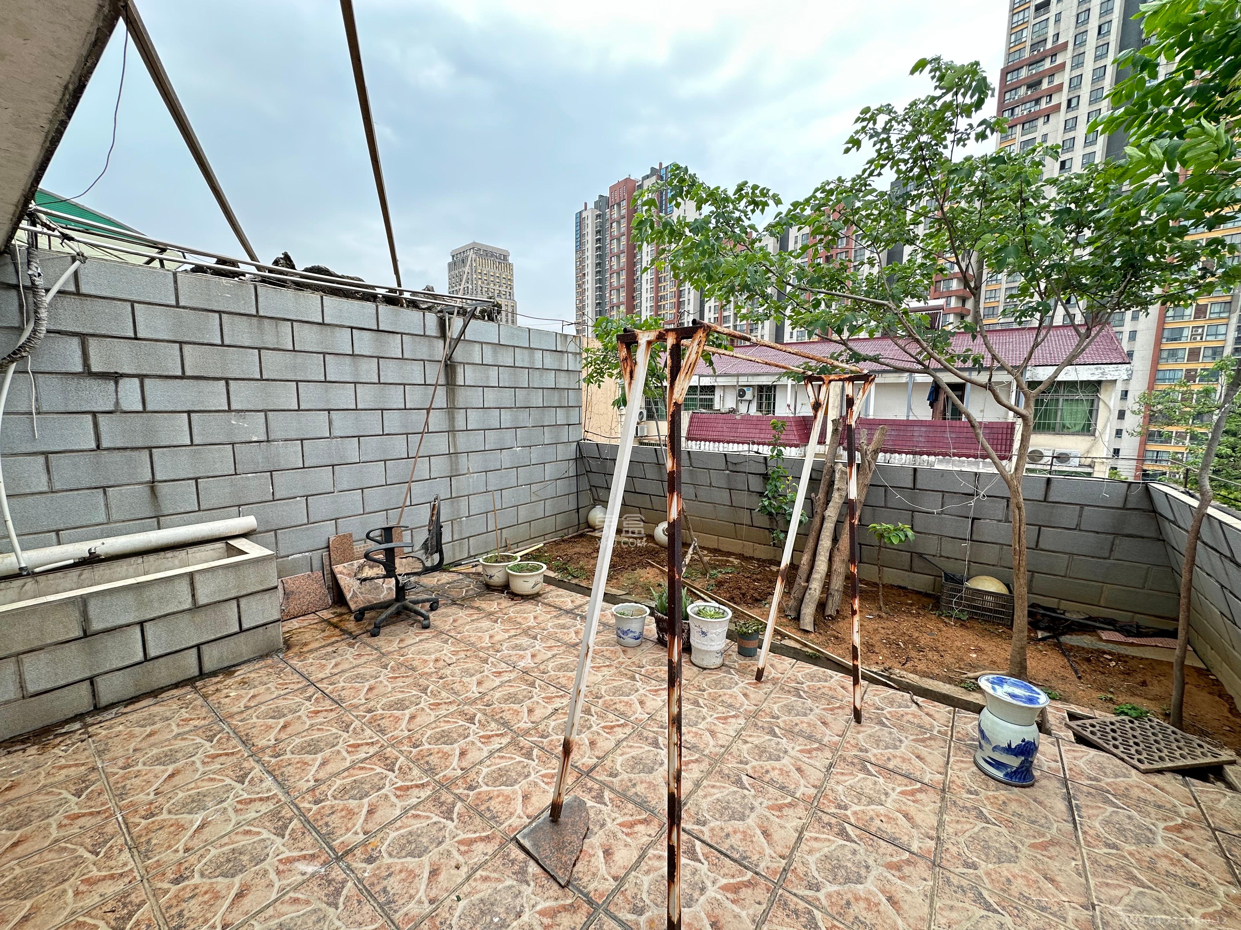 咸嘉新村嘉文苑 3室2厅2卫 2200.0元/月 咸嘉新村嘉文苑 3室2厅2卫 2200.0元/月室内图